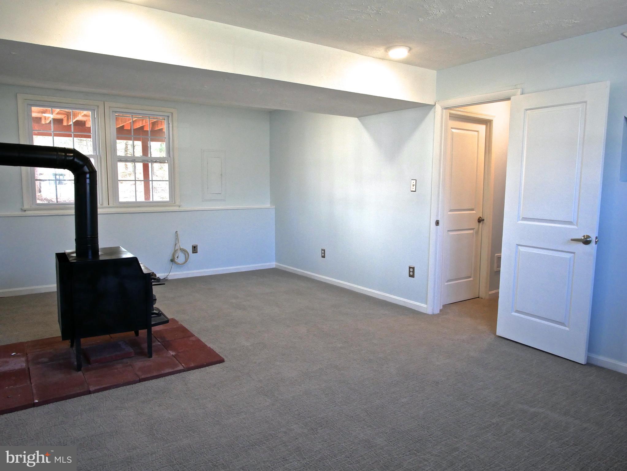 FOX MILL ESTATES - Residential Lease