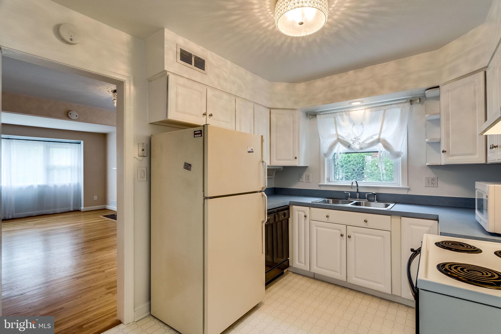 BOULEVARD MANOR - Residential Lease