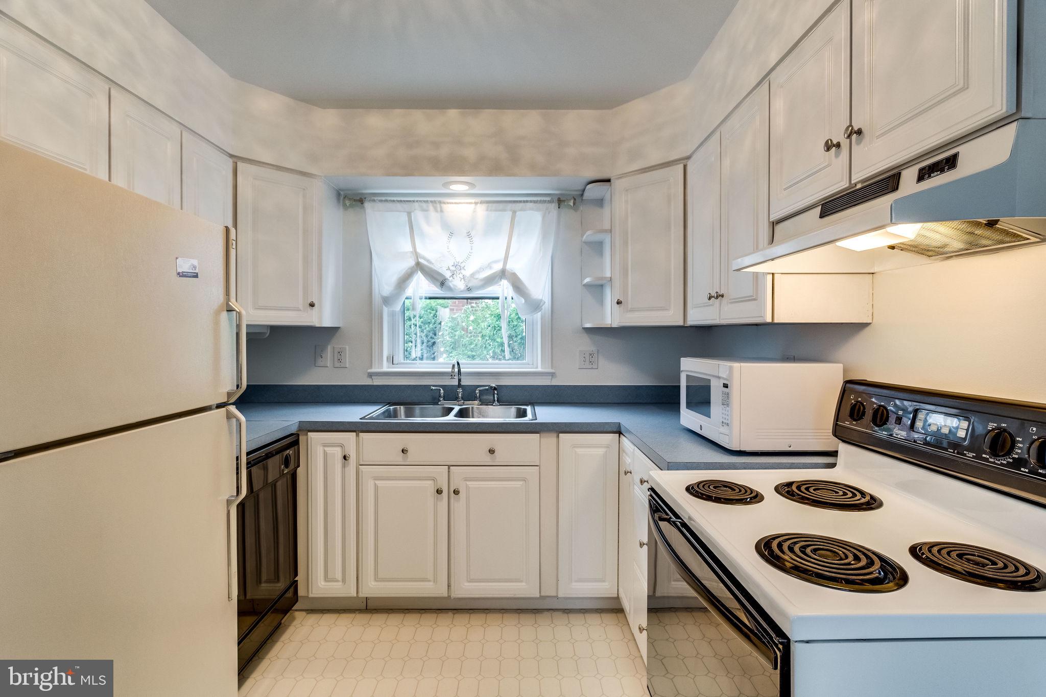 BOULEVARD MANOR - Residential Lease