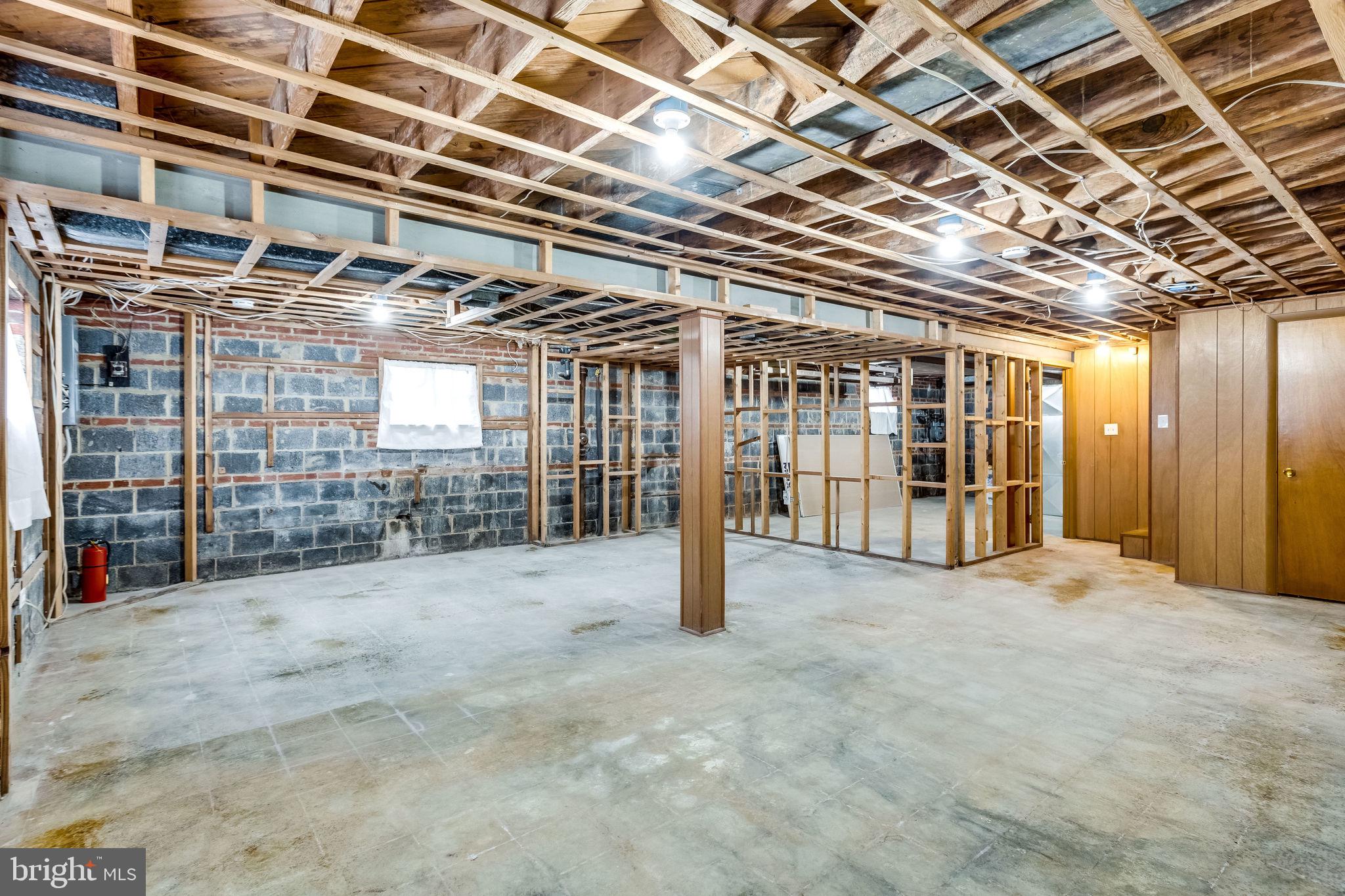 BOULEVARD MANOR - Residential Lease