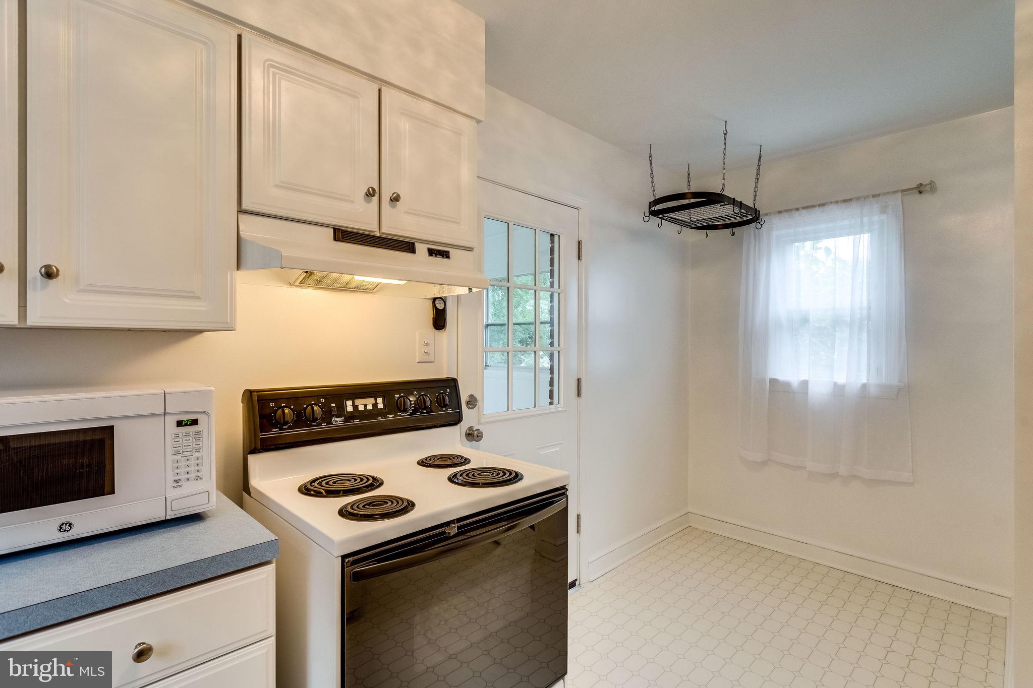 BOULEVARD MANOR - Residential Lease