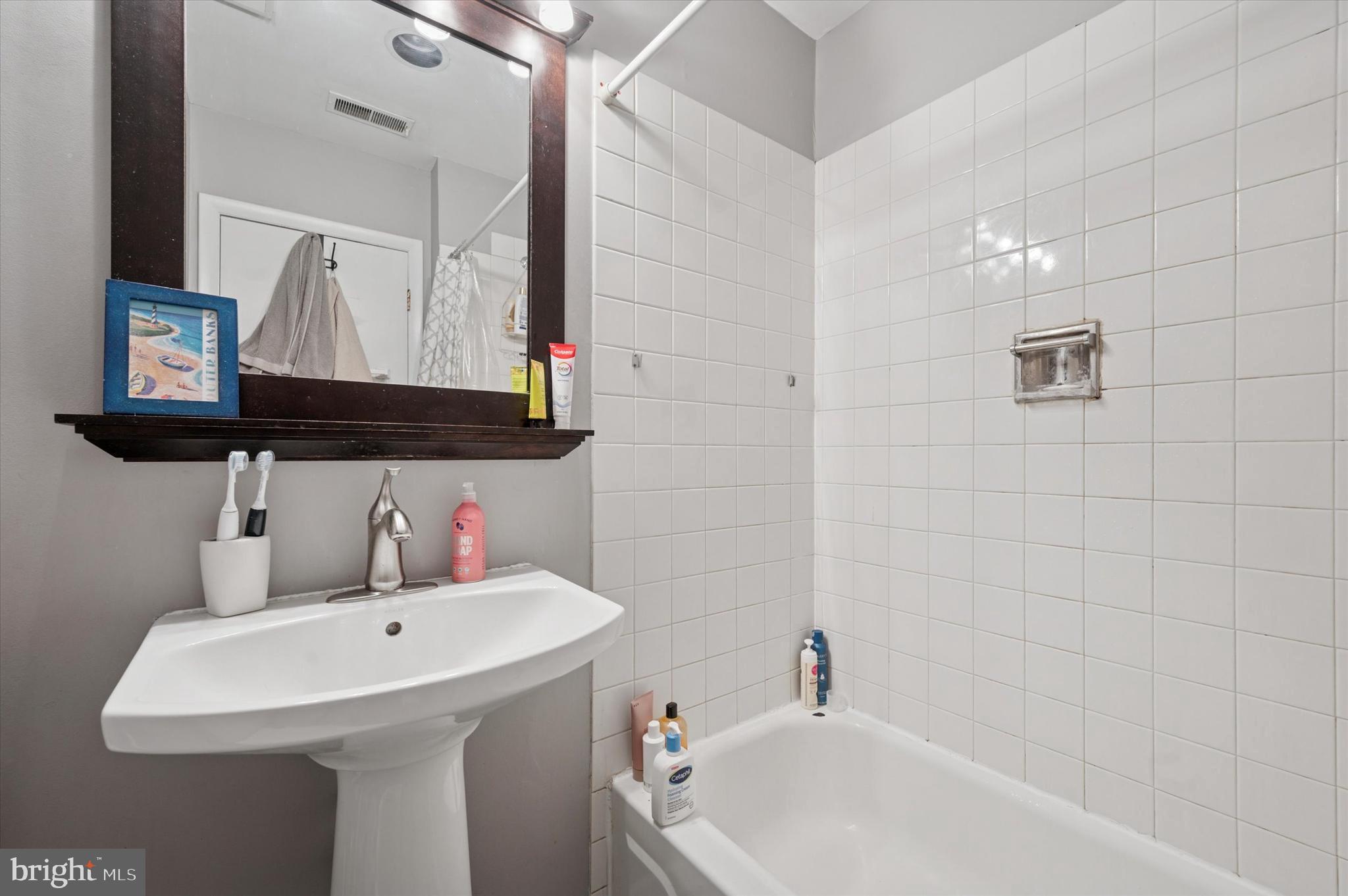 BELLA VISTA - Residential Lease