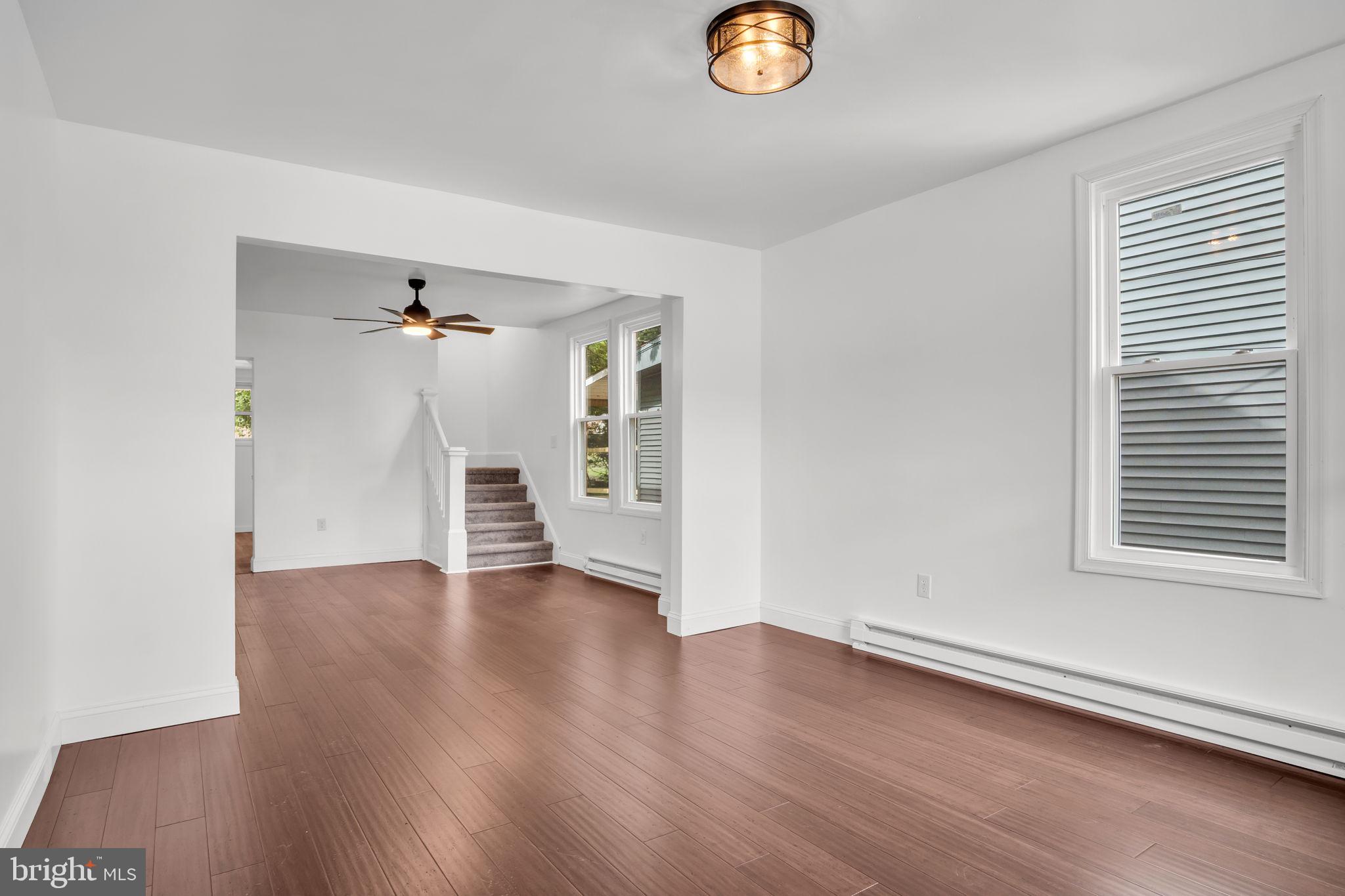 17 E GRAND AVENUE