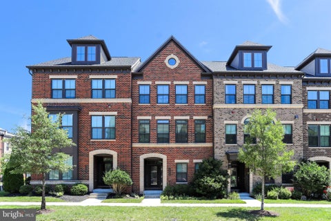 Townhouse For Rent - 22262 Philanthropic Drive<br/> ASHBURN, VA 20148