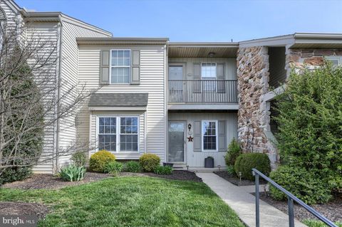 Photo of 203 GREENVIEW DR, LANCASTER, PA 17601 (MLS # PALA2032978)