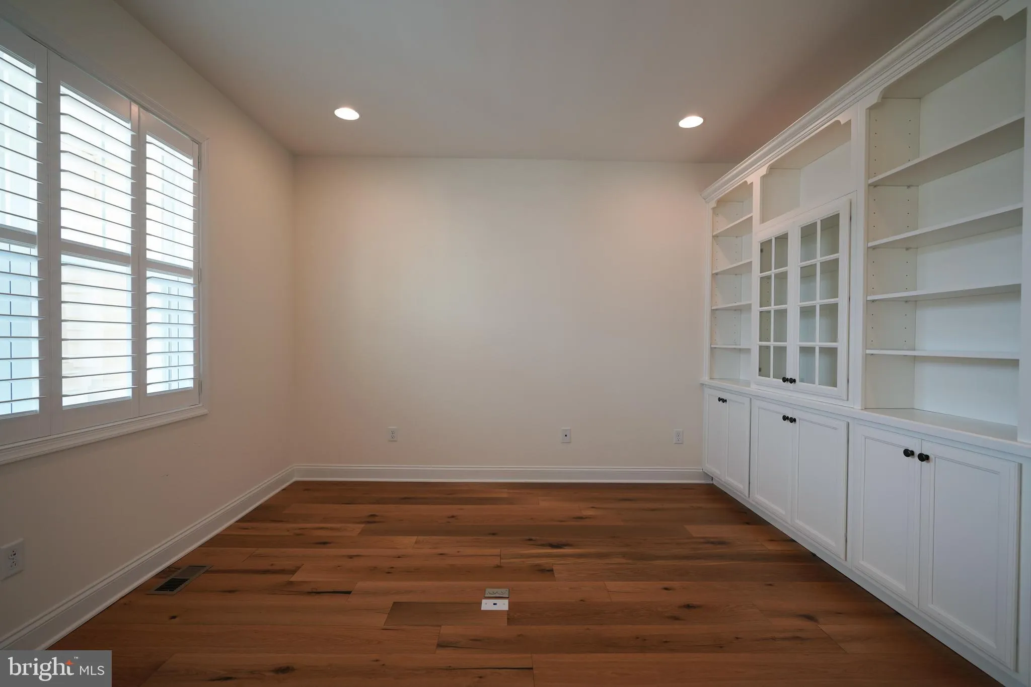 Lewes, Delaware 19958, United States, 5 Bedrooms Bedrooms, ,4 BathroomsBathrooms,Residential,Contingent,807