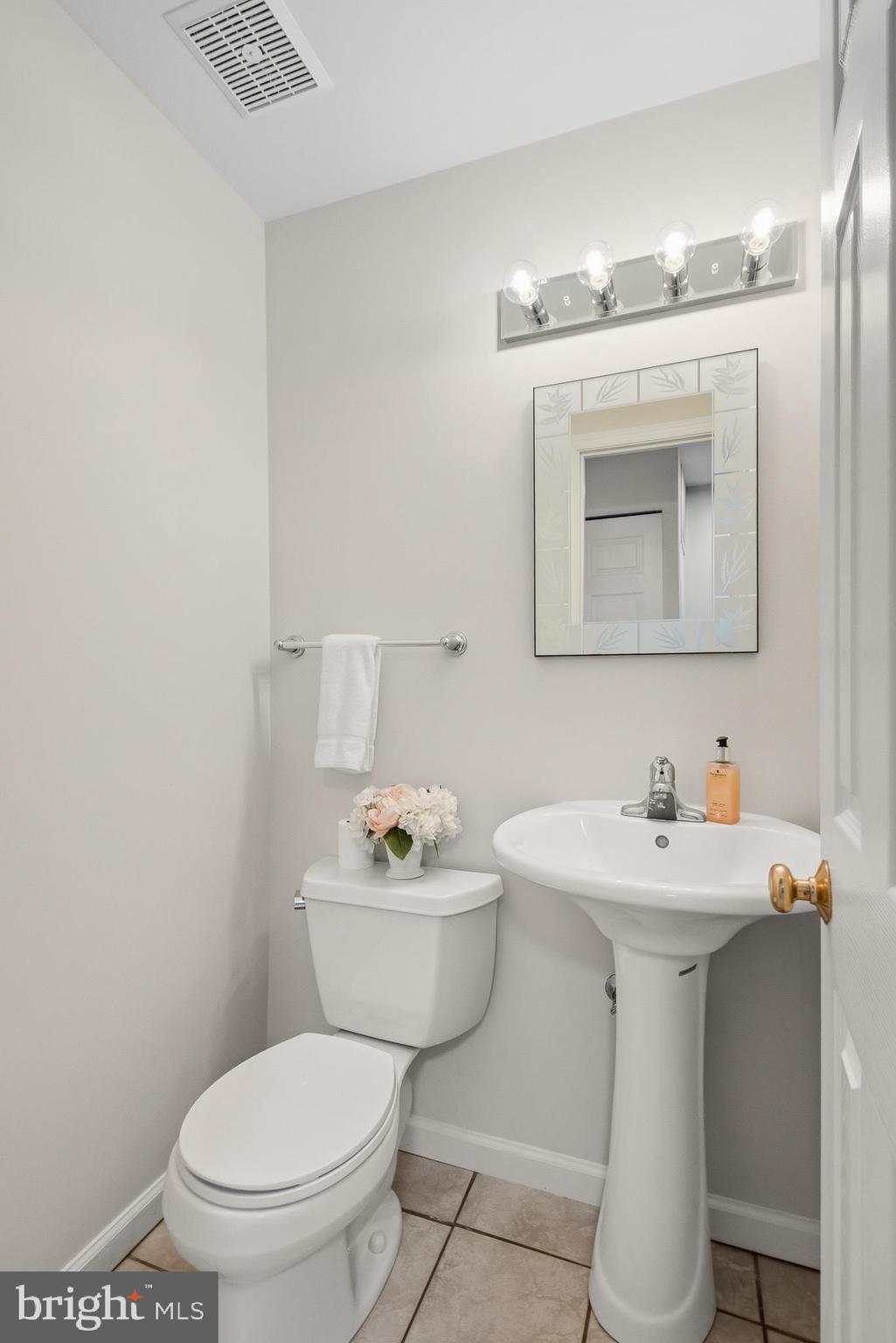 LONDON TOWNE - Residential
