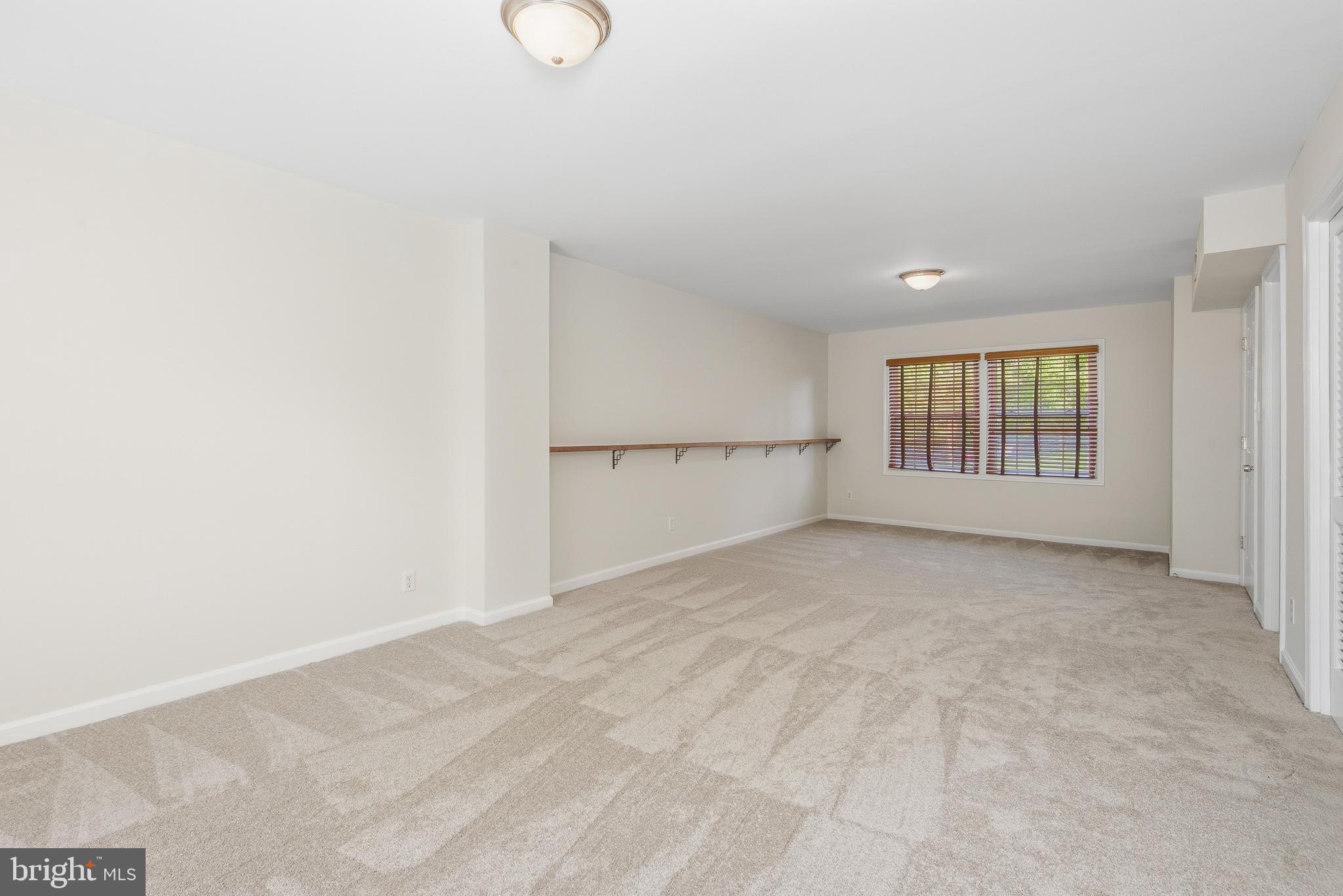 LONDON TOWNE - Residential
