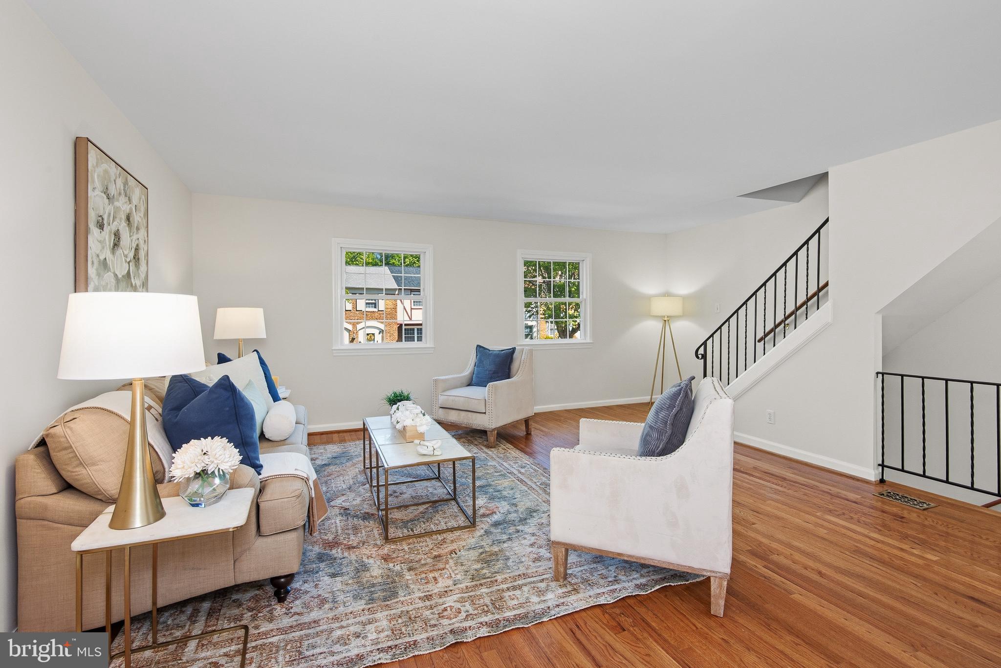 LONDON TOWNE - Residential