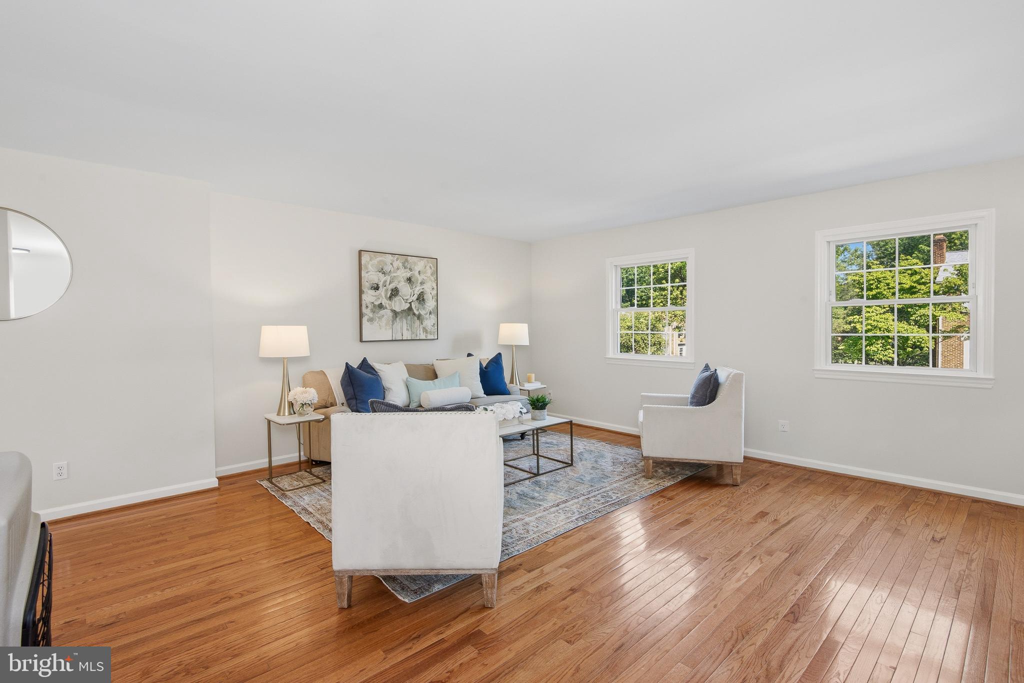 LONDON TOWNE - Residential