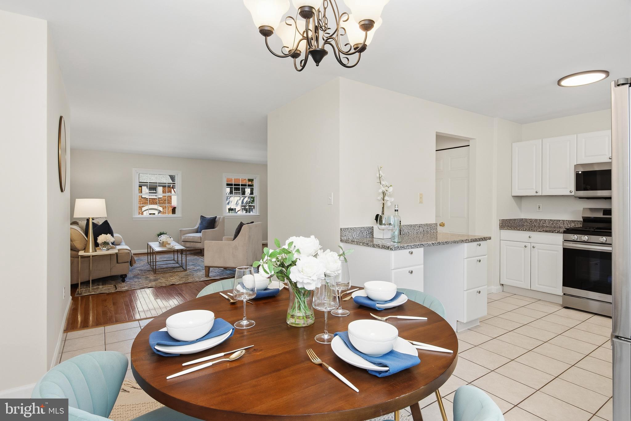 LONDON TOWNE - Residential