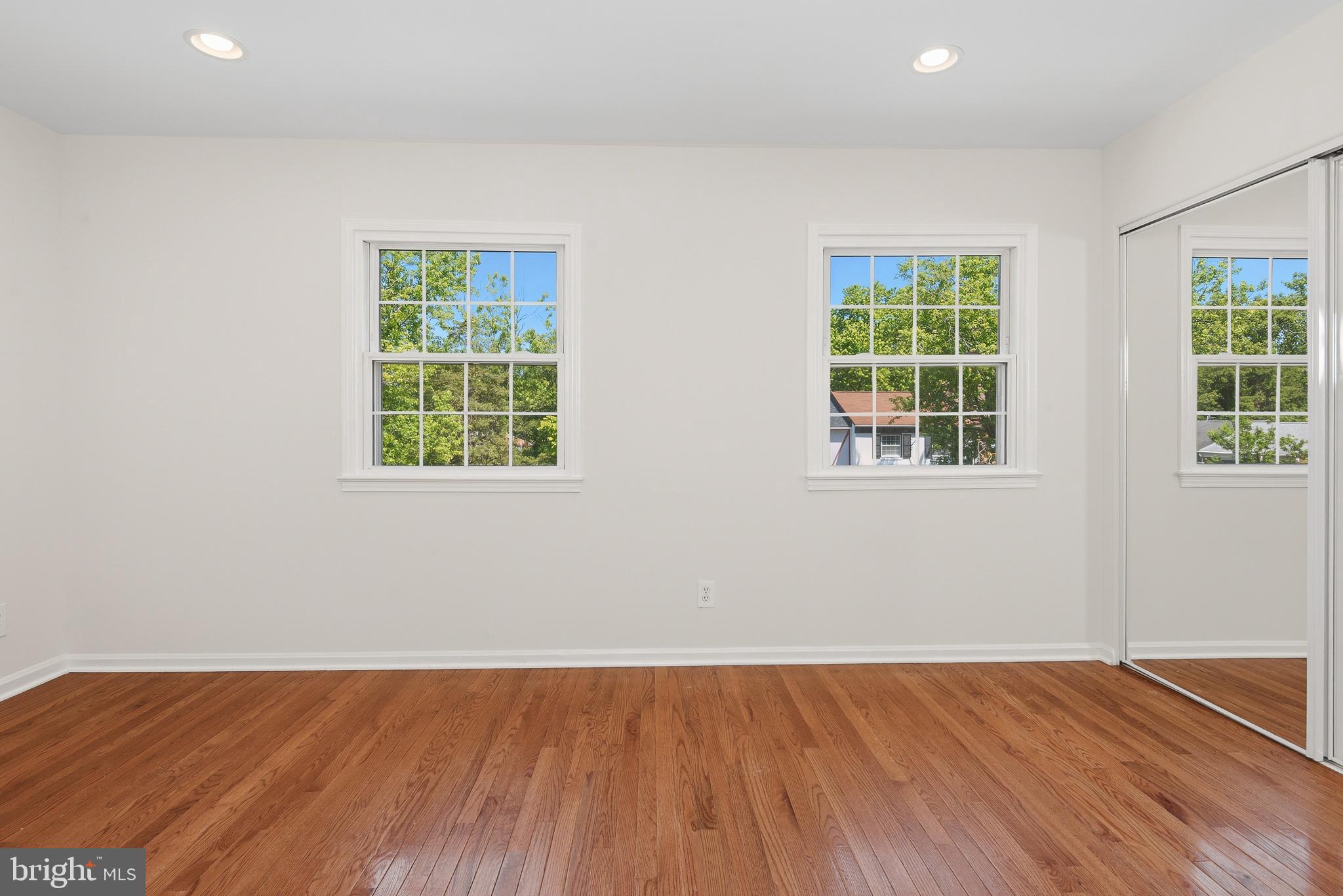 LONDON TOWNE - Residential