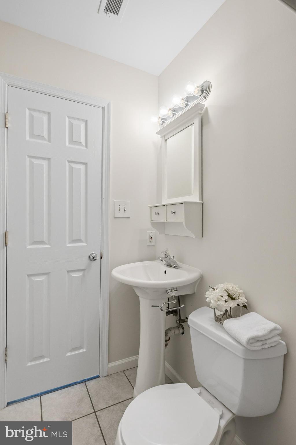 LONDON TOWNE - Residential