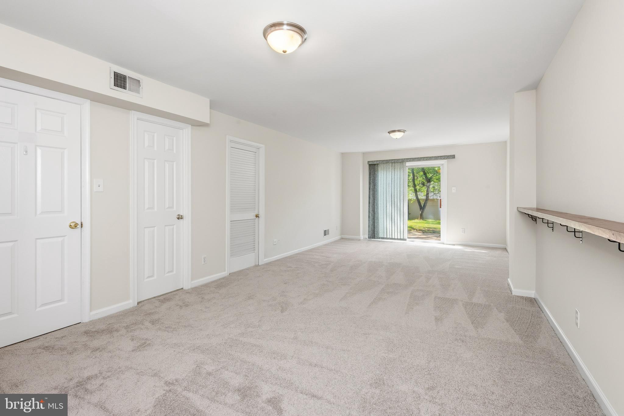 LONDON TOWNE - Residential