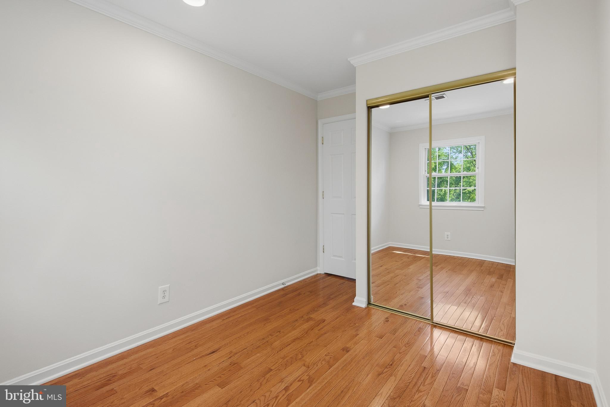 LONDON TOWNE - Residential