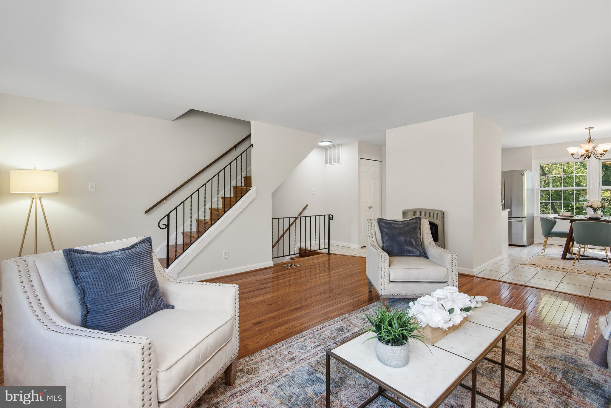 LONDON TOWNE - Residential