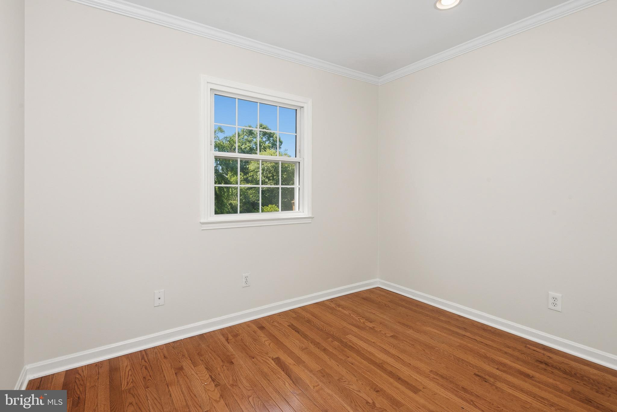 LONDON TOWNE - Residential