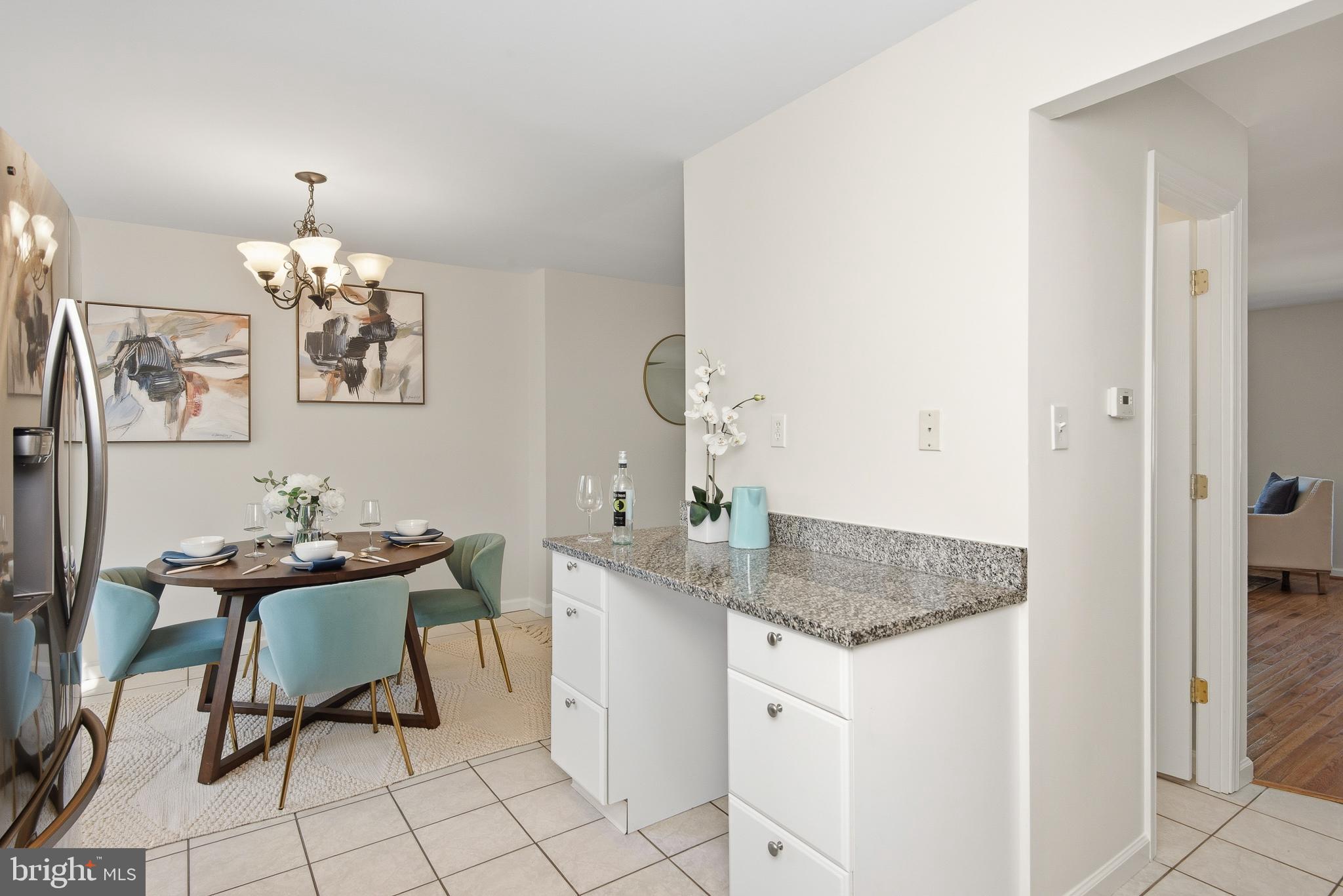 LONDON TOWNE - Residential