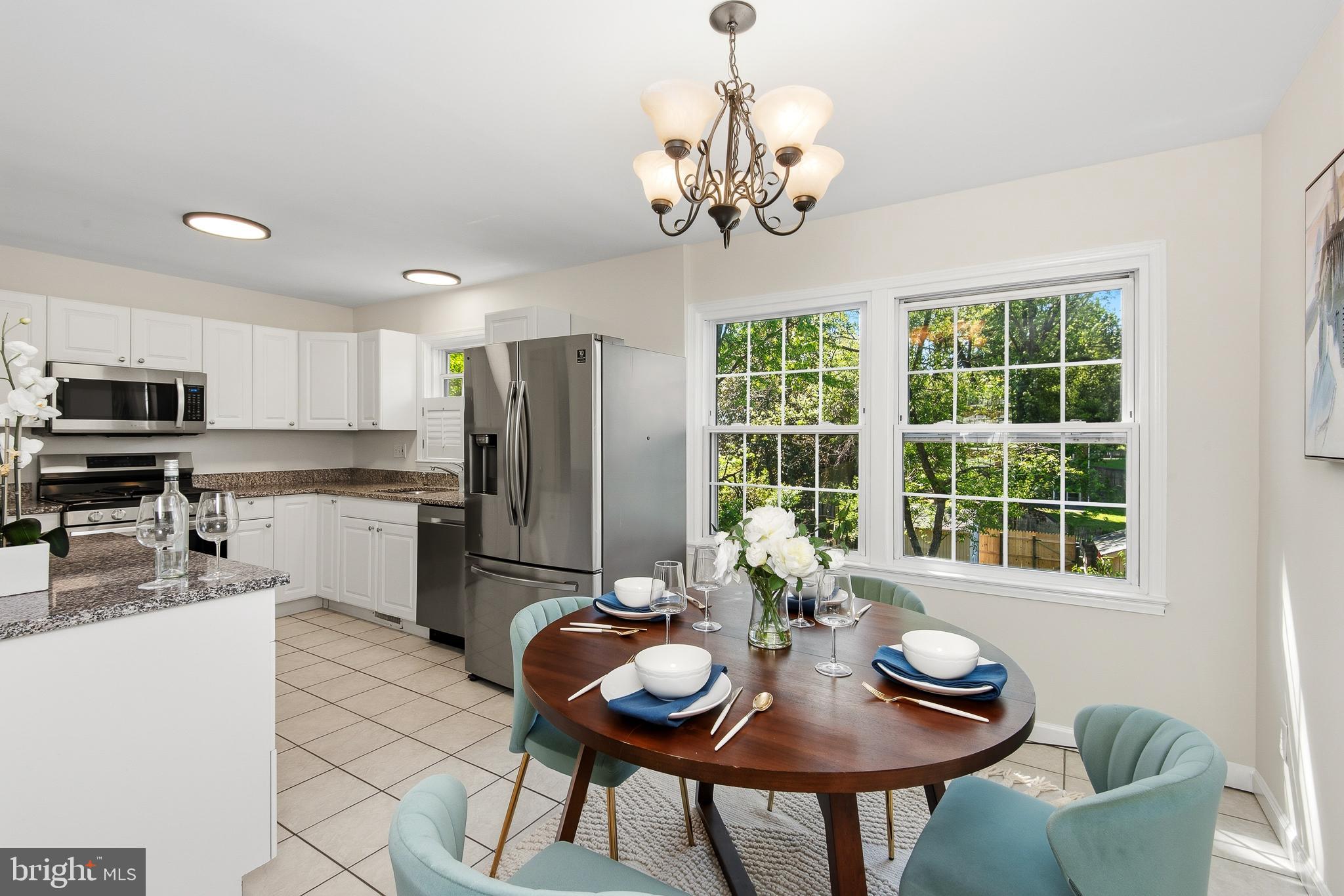 LONDON TOWNE - Residential