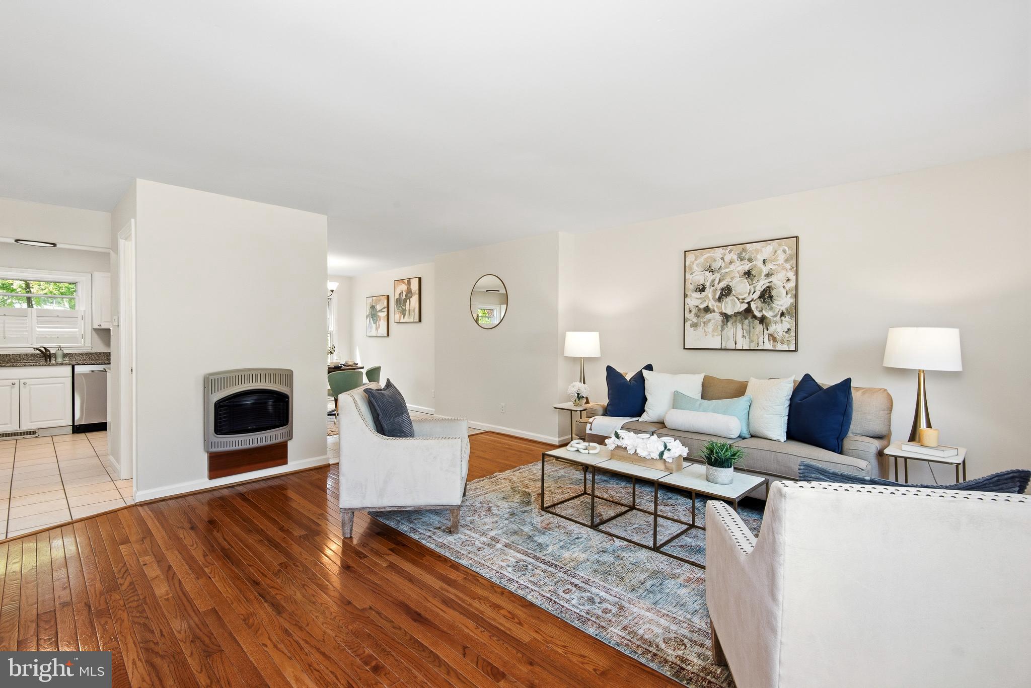 LONDON TOWNE - Residential