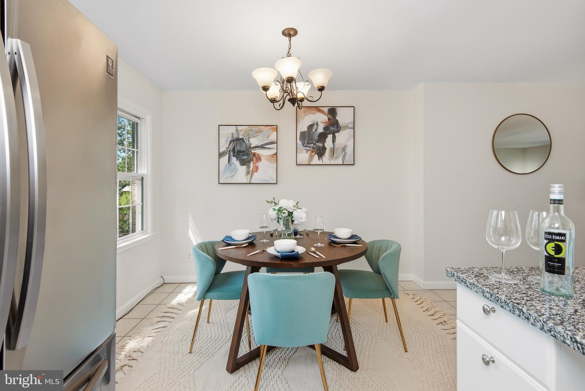 LONDON TOWNE - Residential