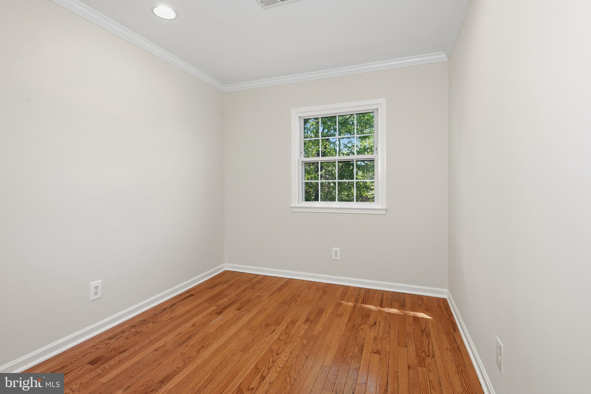 LONDON TOWNE - Residential
