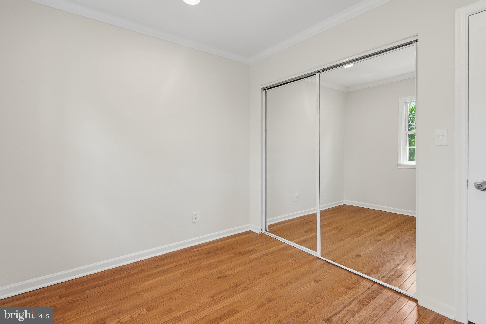 LONDON TOWNE - Residential
