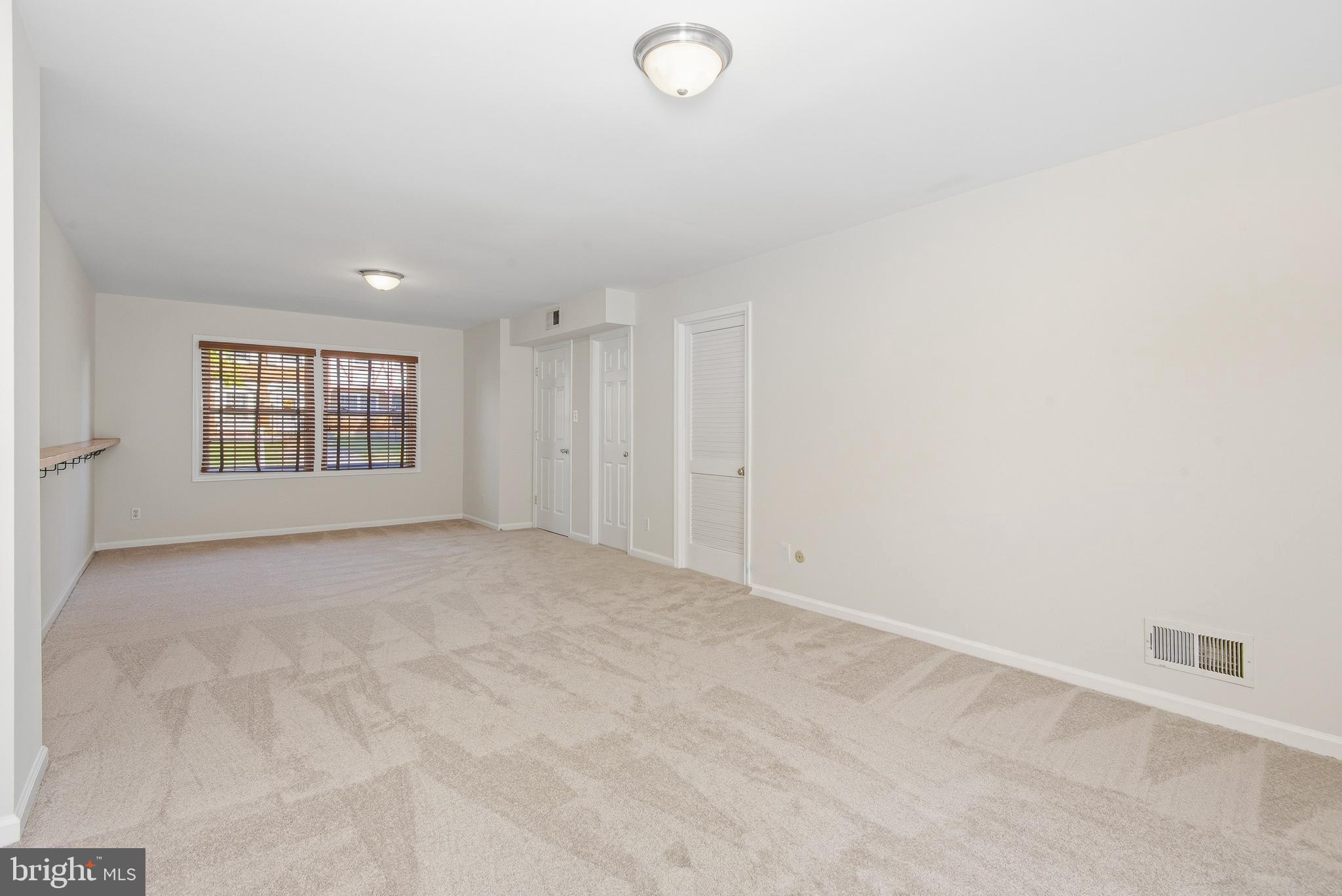 LONDON TOWNE - Residential