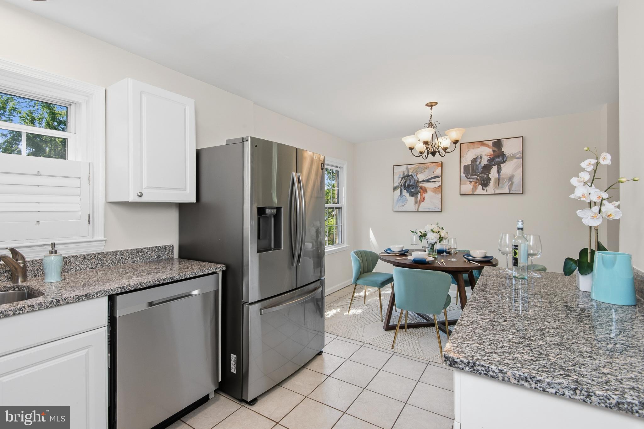 LONDON TOWNE - Residential