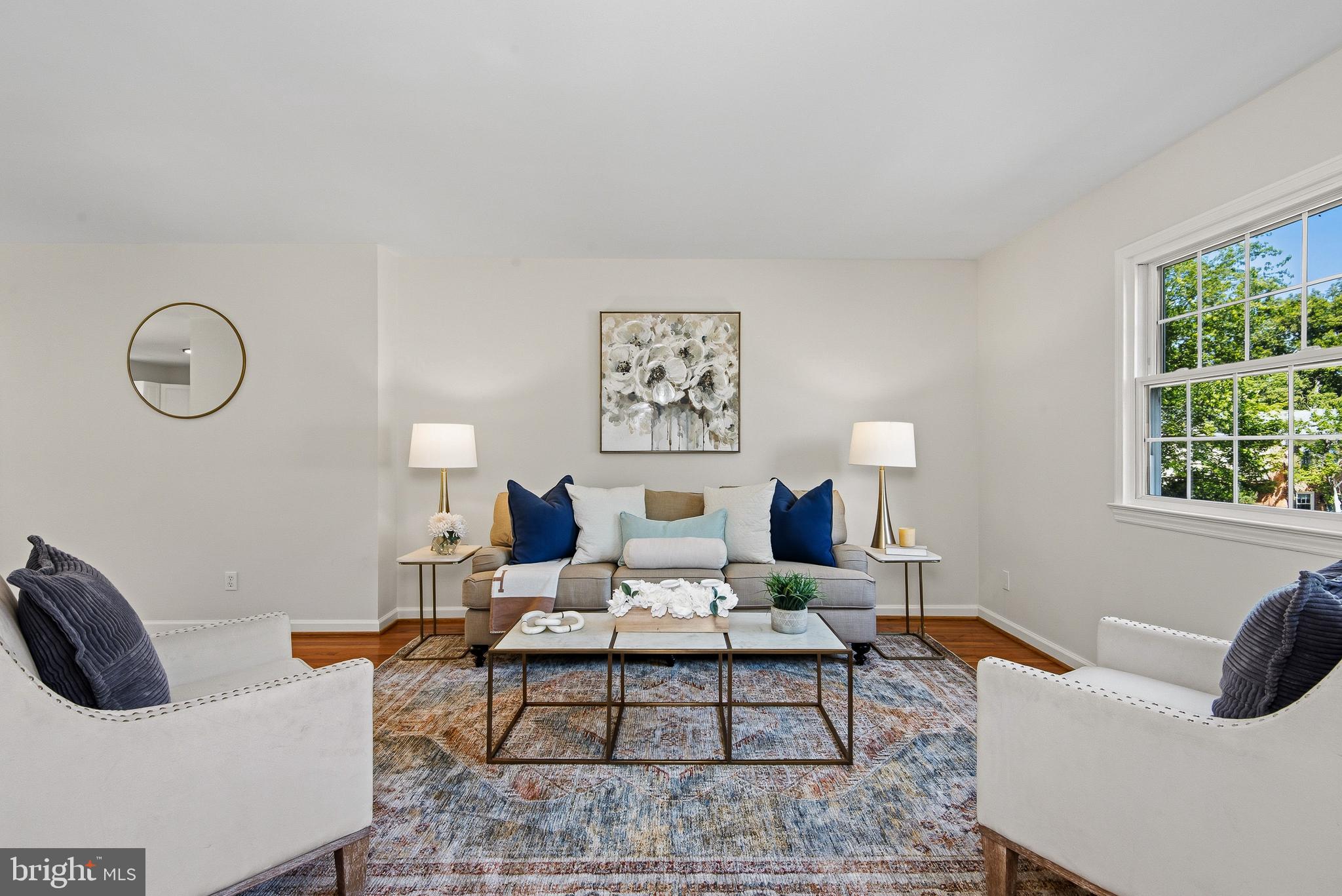 LONDON TOWNE - Residential