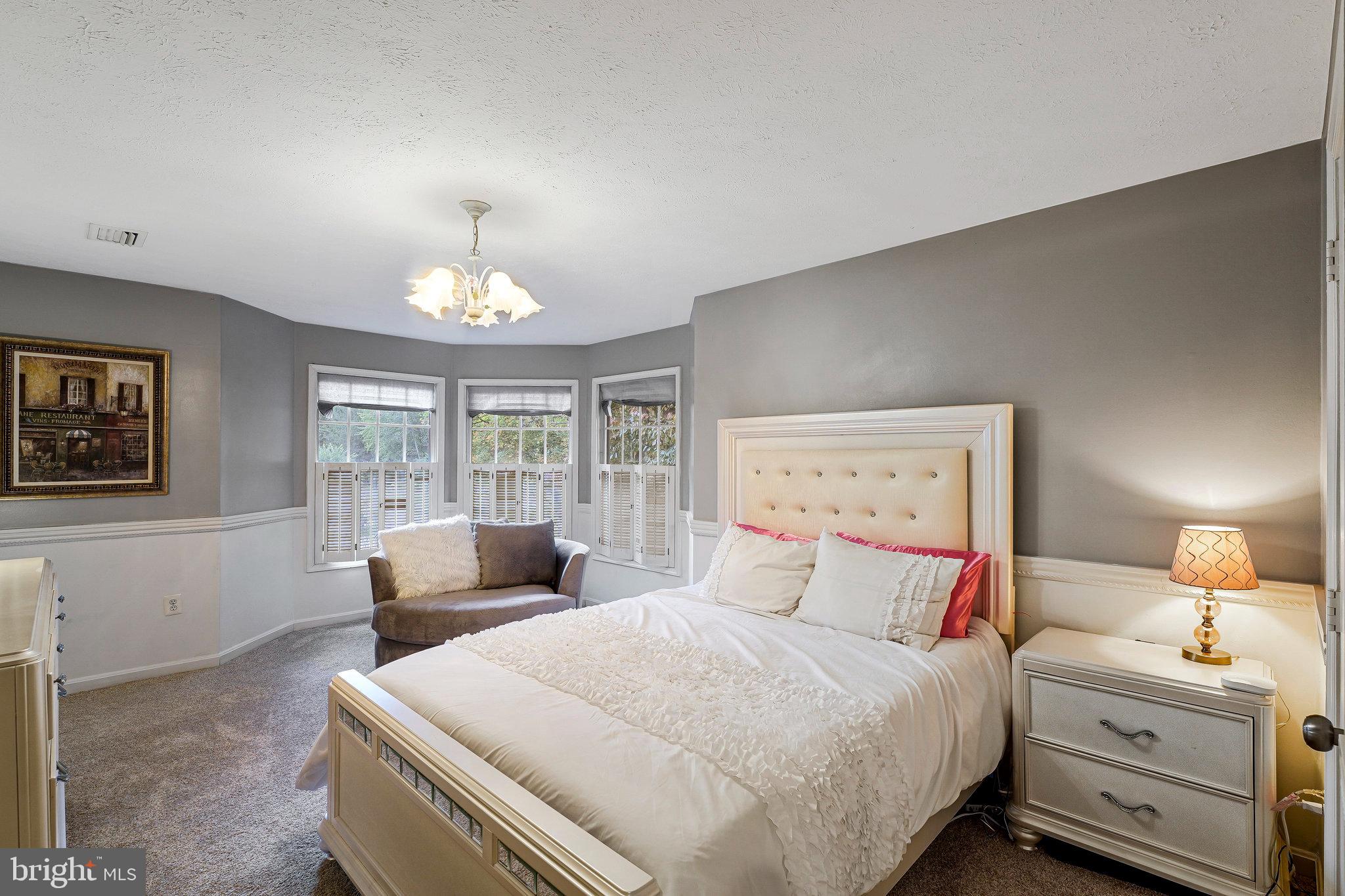 BURKE LAKE MEADOW - Residential