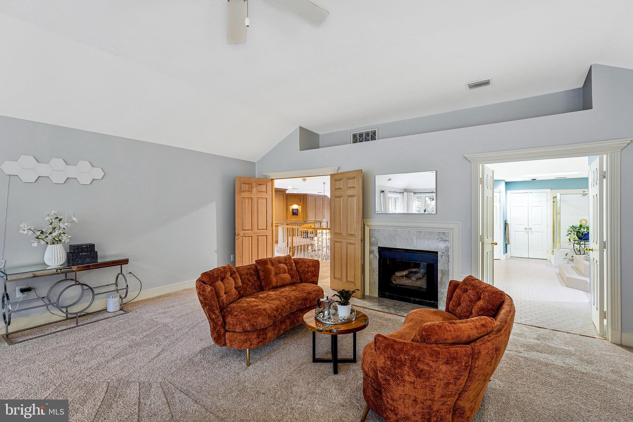 BURKE LAKE MEADOW - Residential