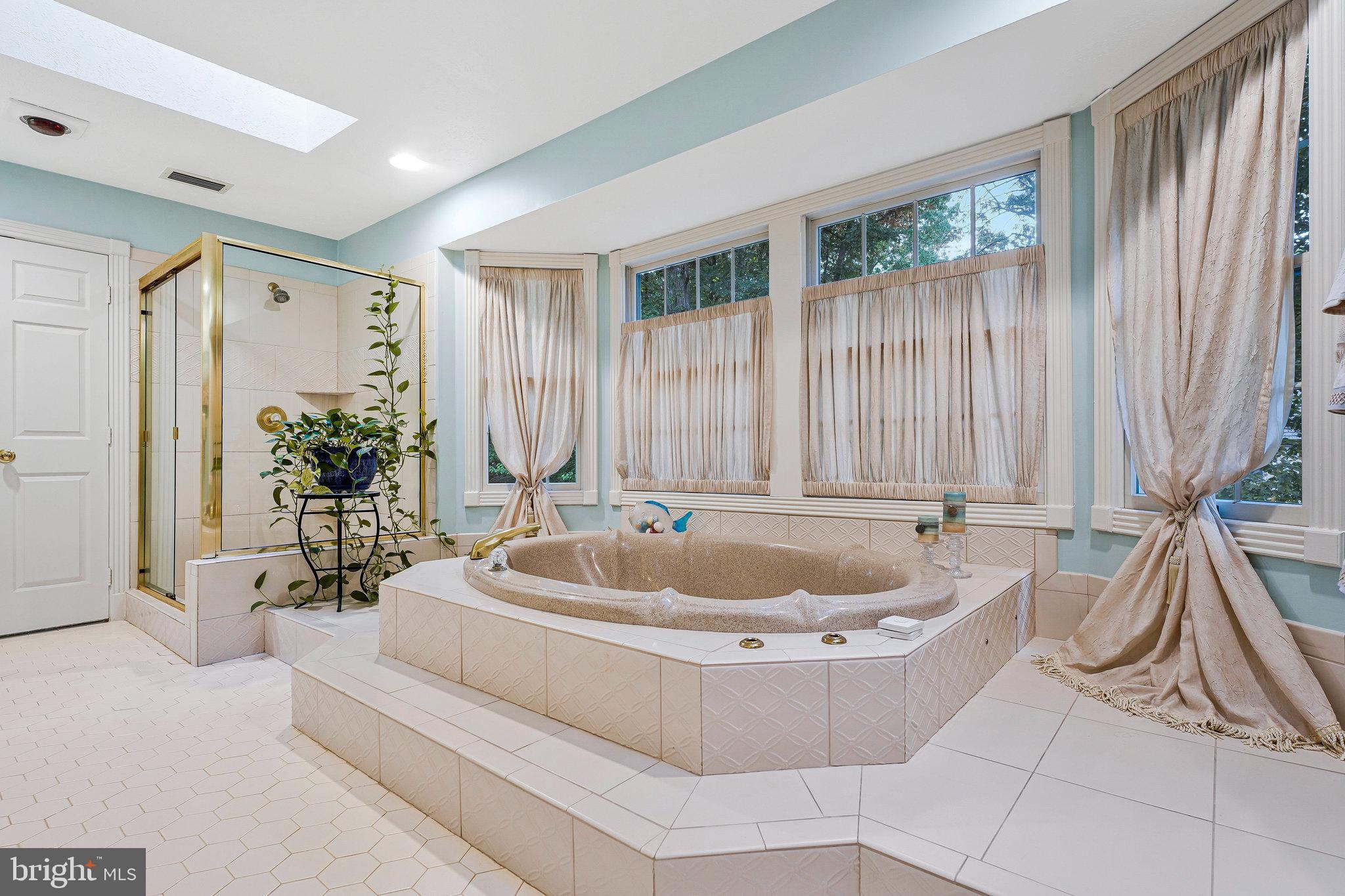 BURKE LAKE MEADOW - Residential