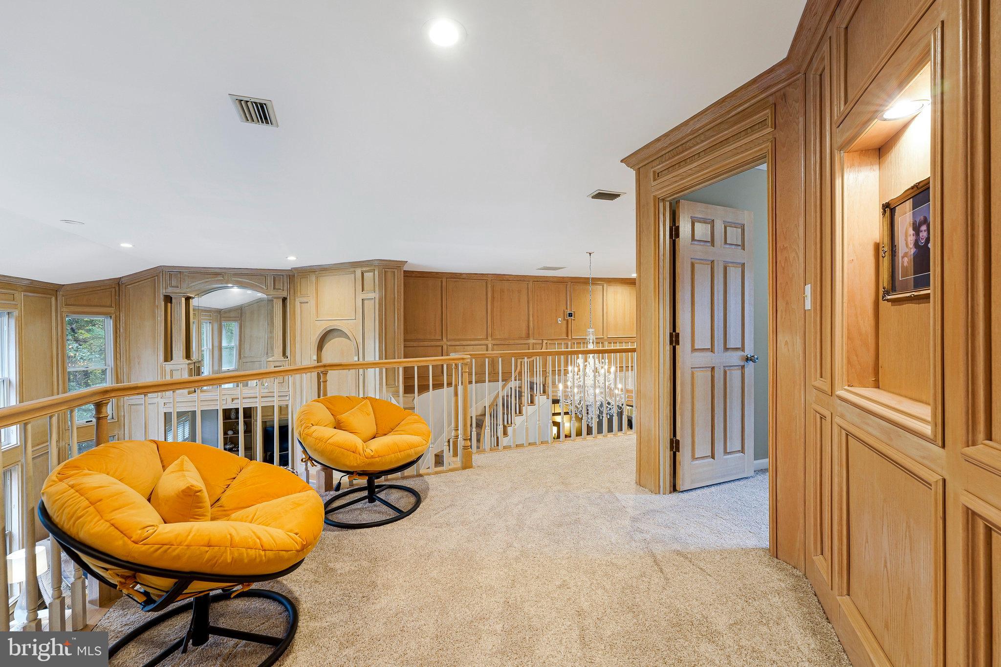 BURKE LAKE MEADOW - Residential