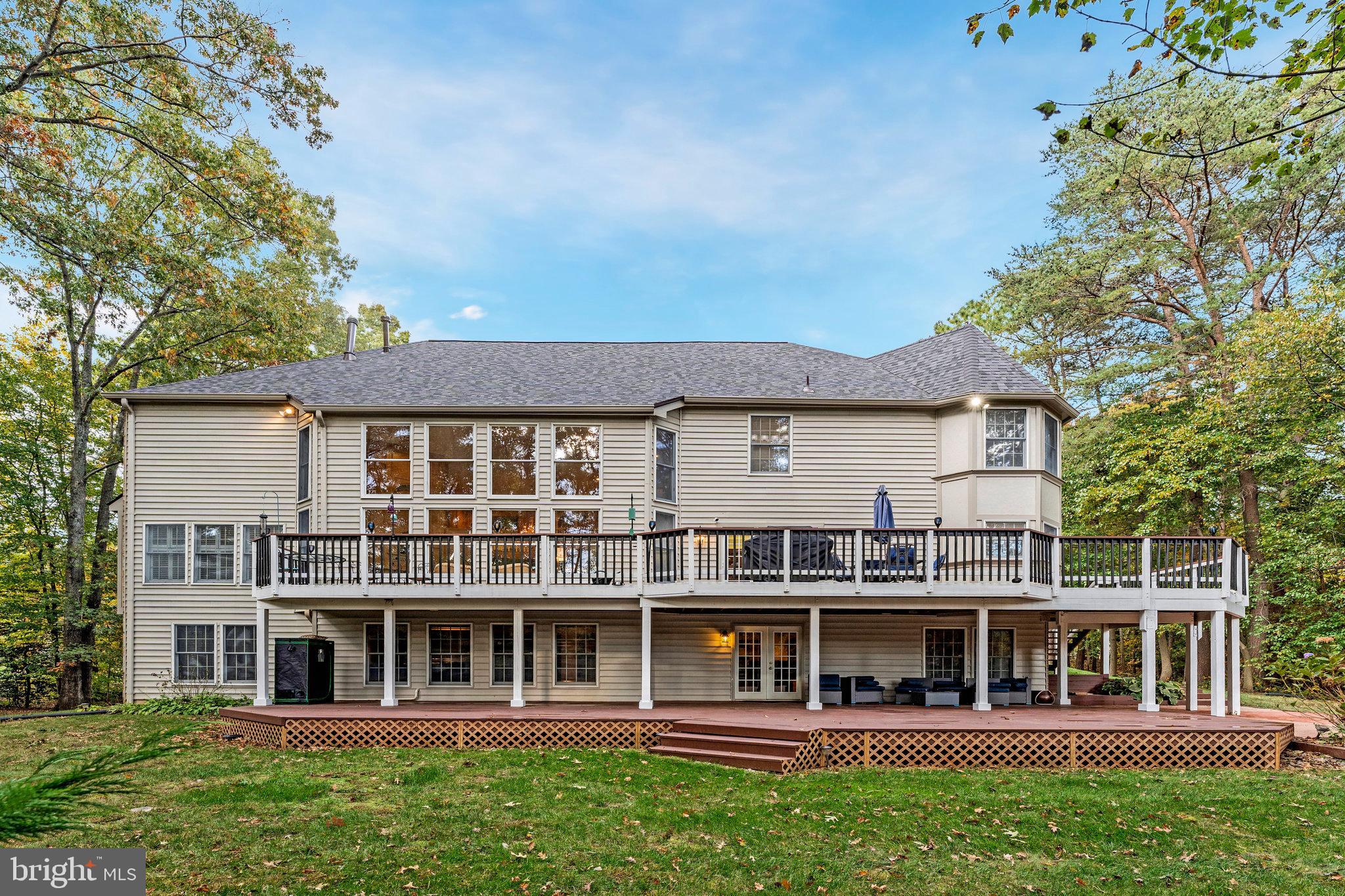 BURKE LAKE MEADOW - Residential