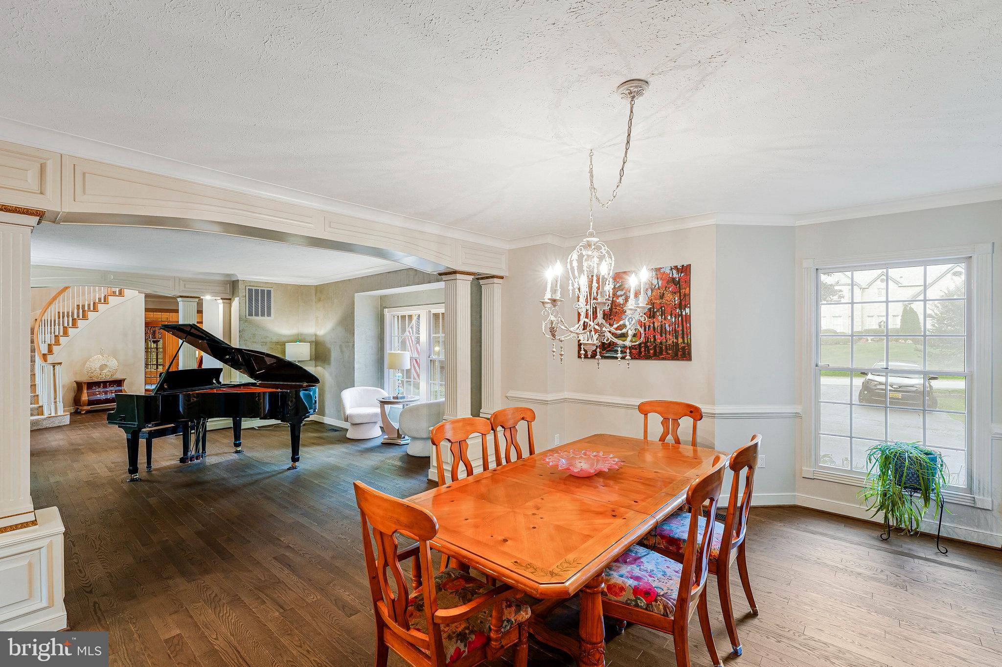 BURKE LAKE MEADOW - Residential