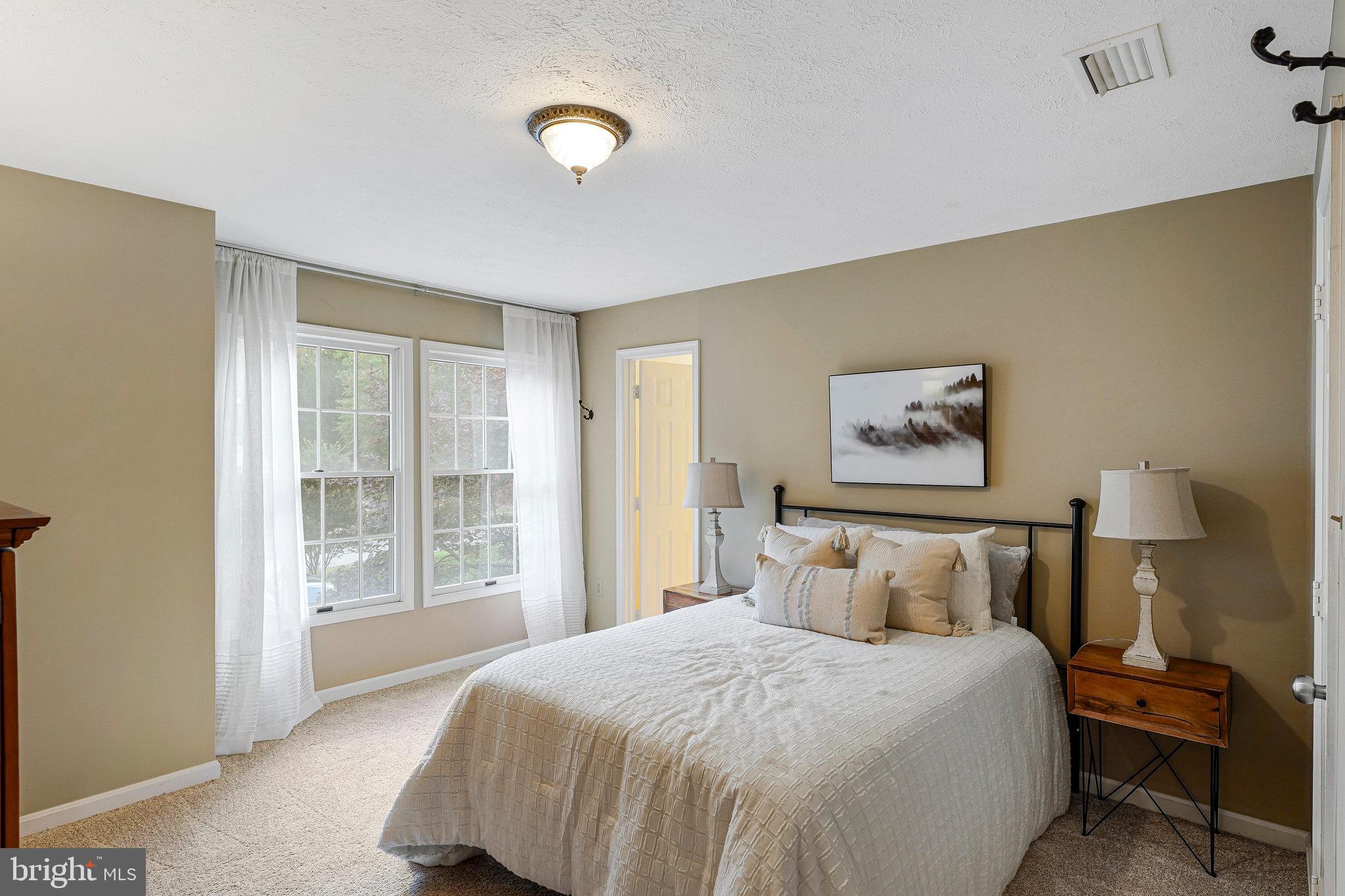 BURKE LAKE MEADOW - Residential