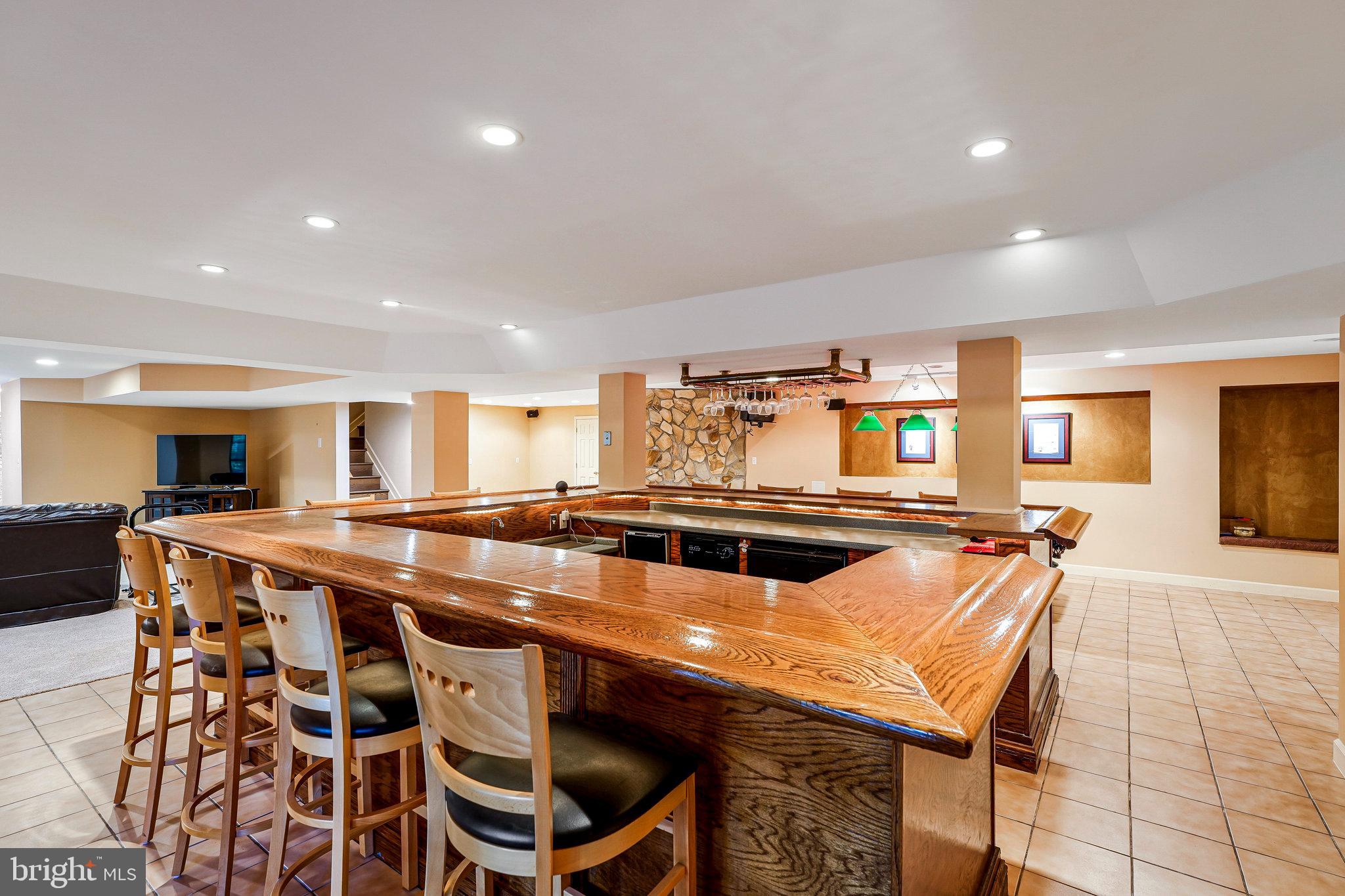 BURKE LAKE MEADOW - Residential