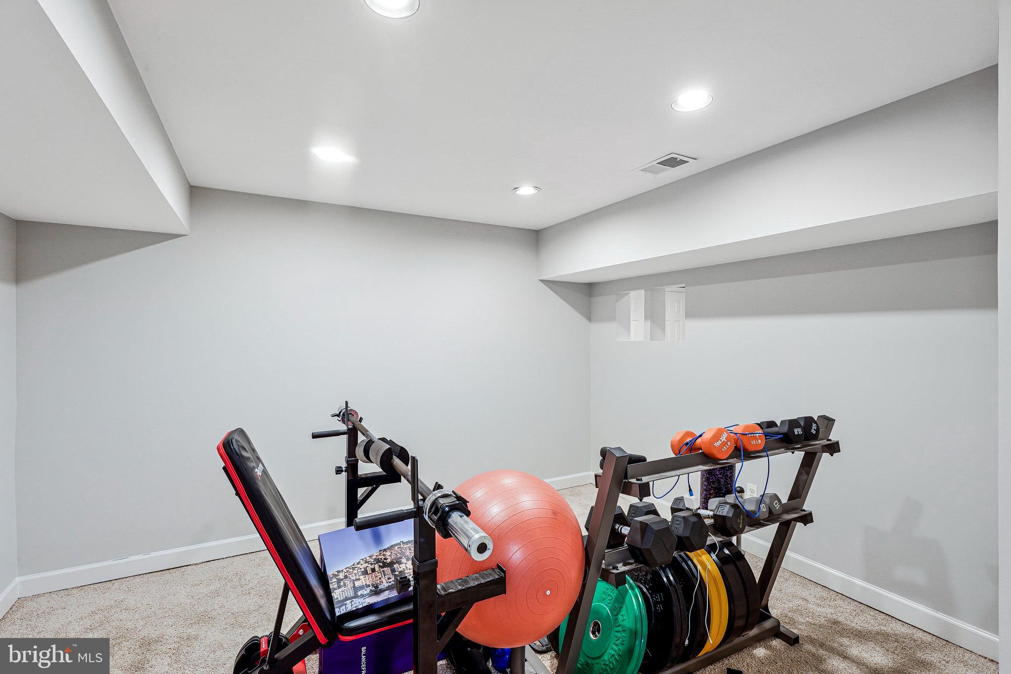 BURKE LAKE MEADOW - Residential