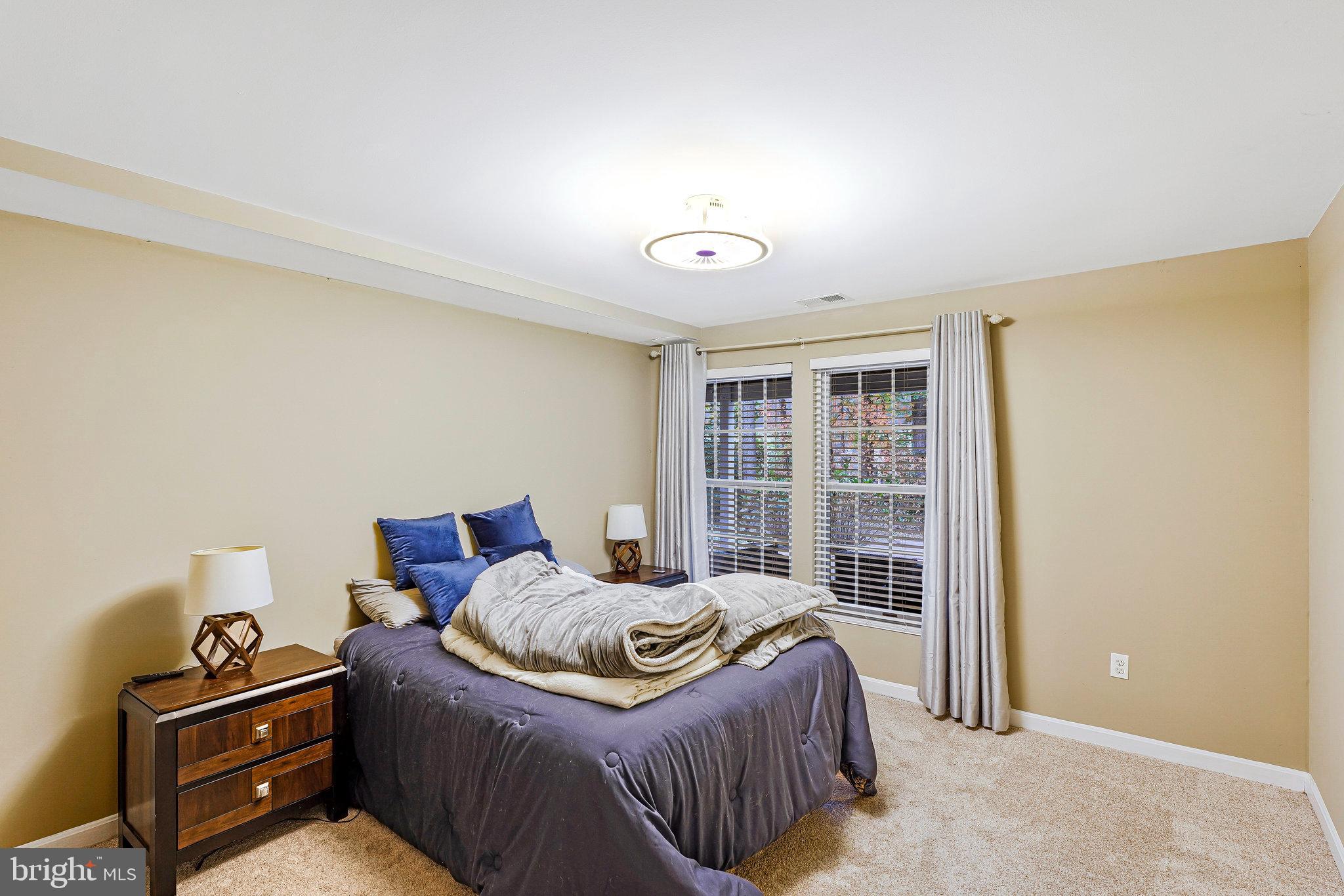 BURKE LAKE MEADOW - Residential