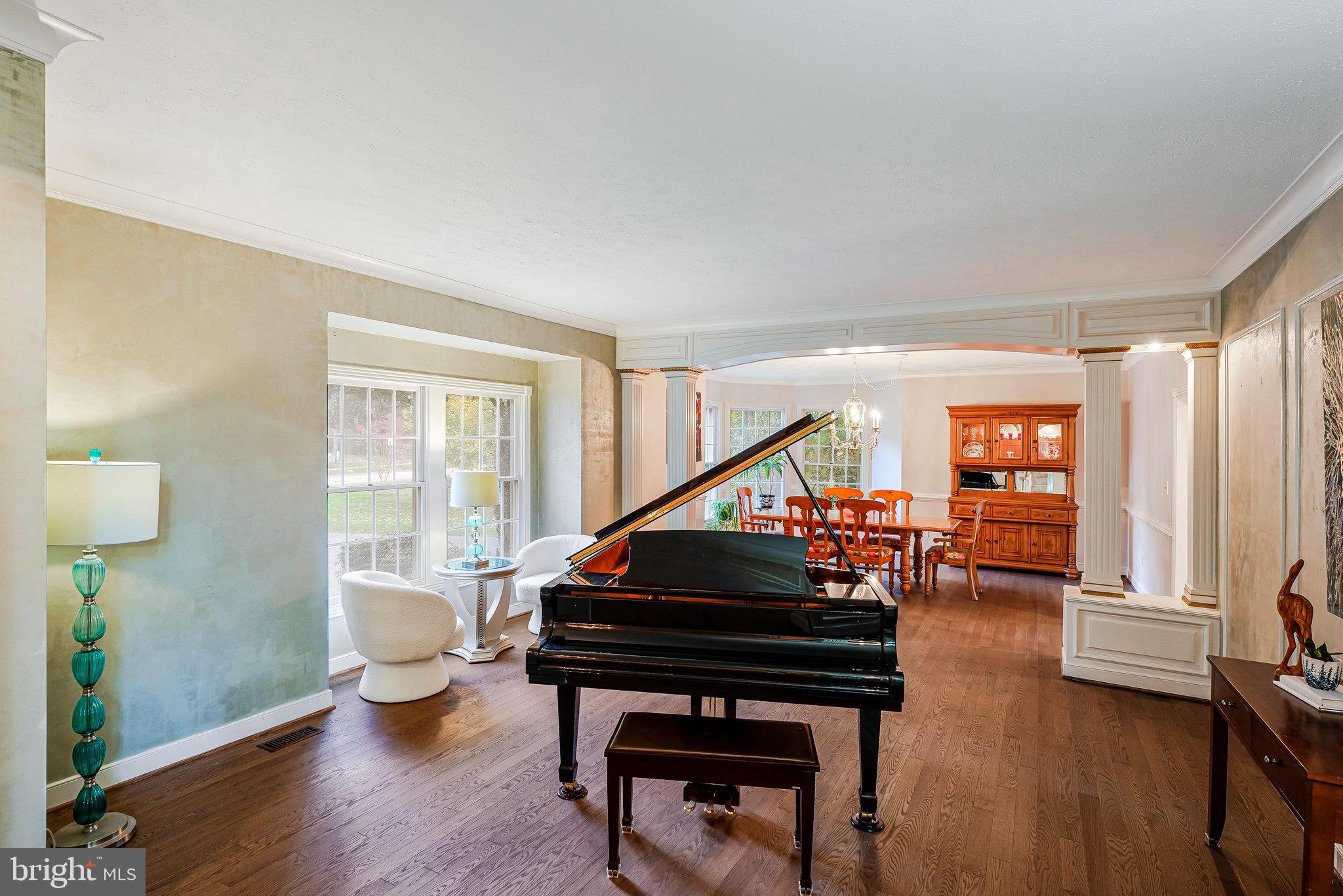 BURKE LAKE MEADOW - Residential