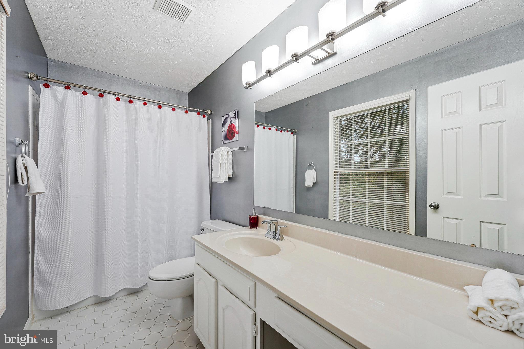 BURKE LAKE MEADOW - Residential