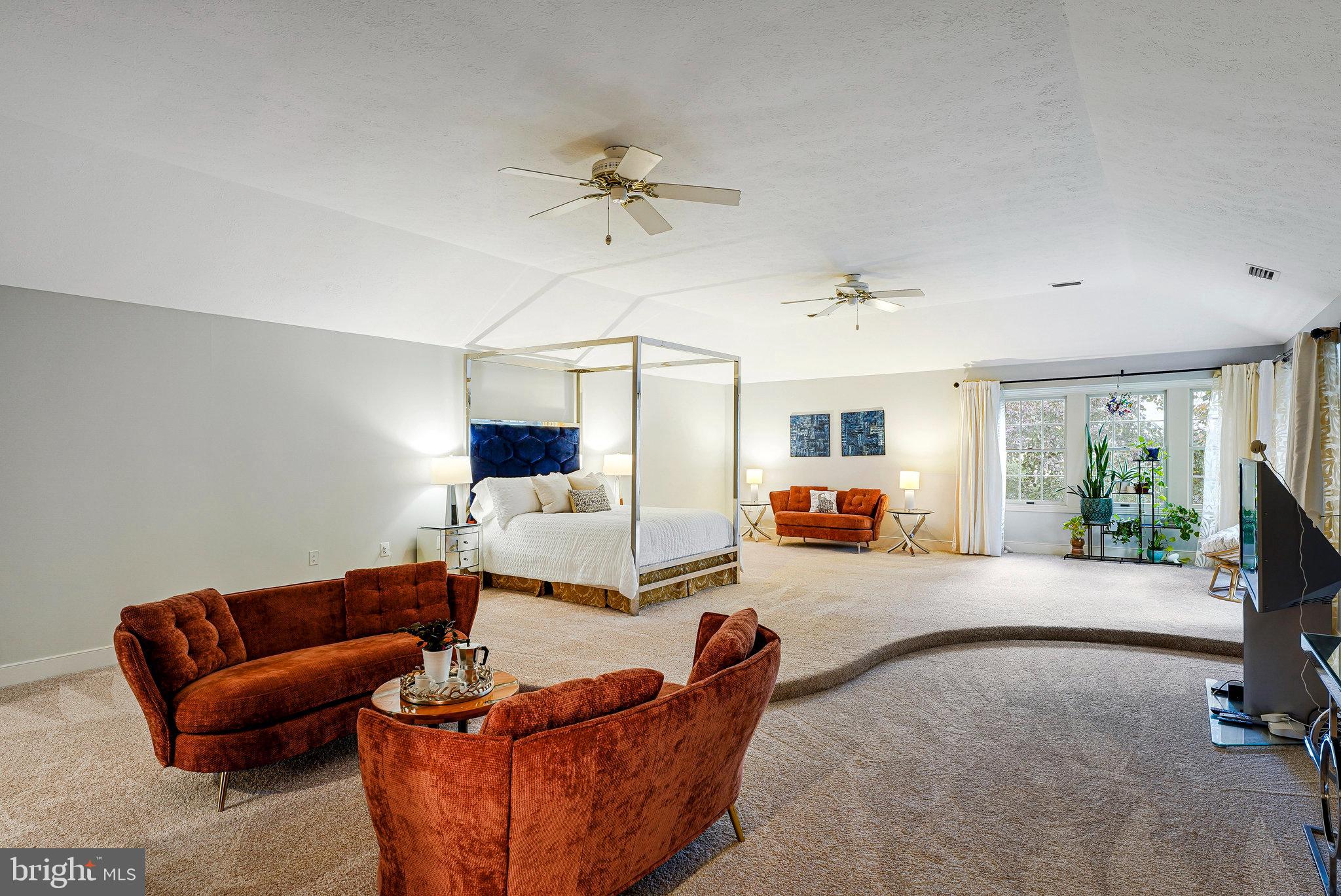 BURKE LAKE MEADOW - Residential