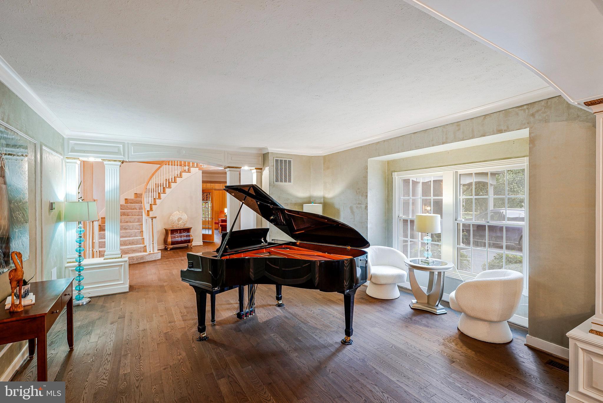 BURKE LAKE MEADOW - Residential