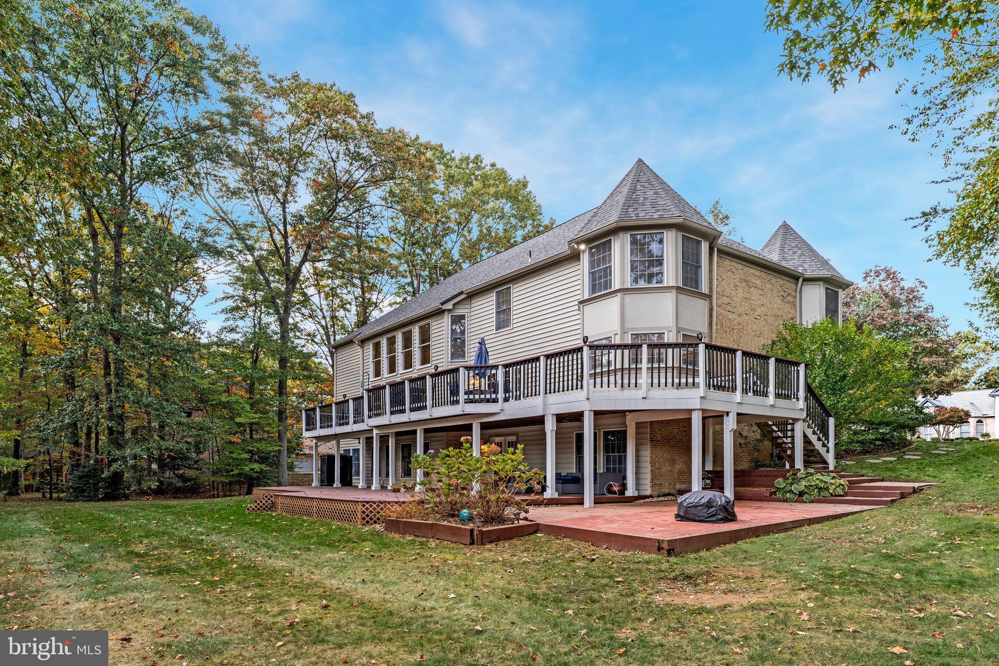 BURKE LAKE MEADOW - Residential