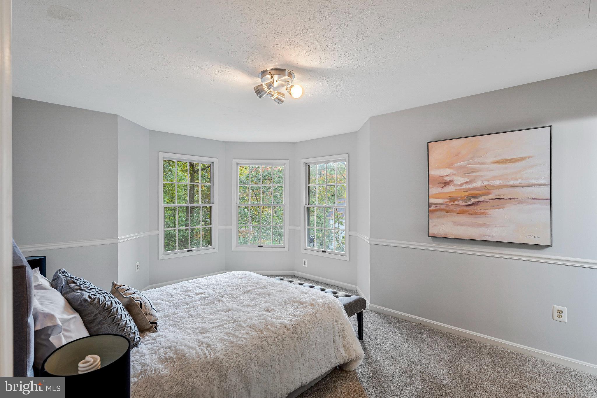 BURKE LAKE MEADOW - Residential