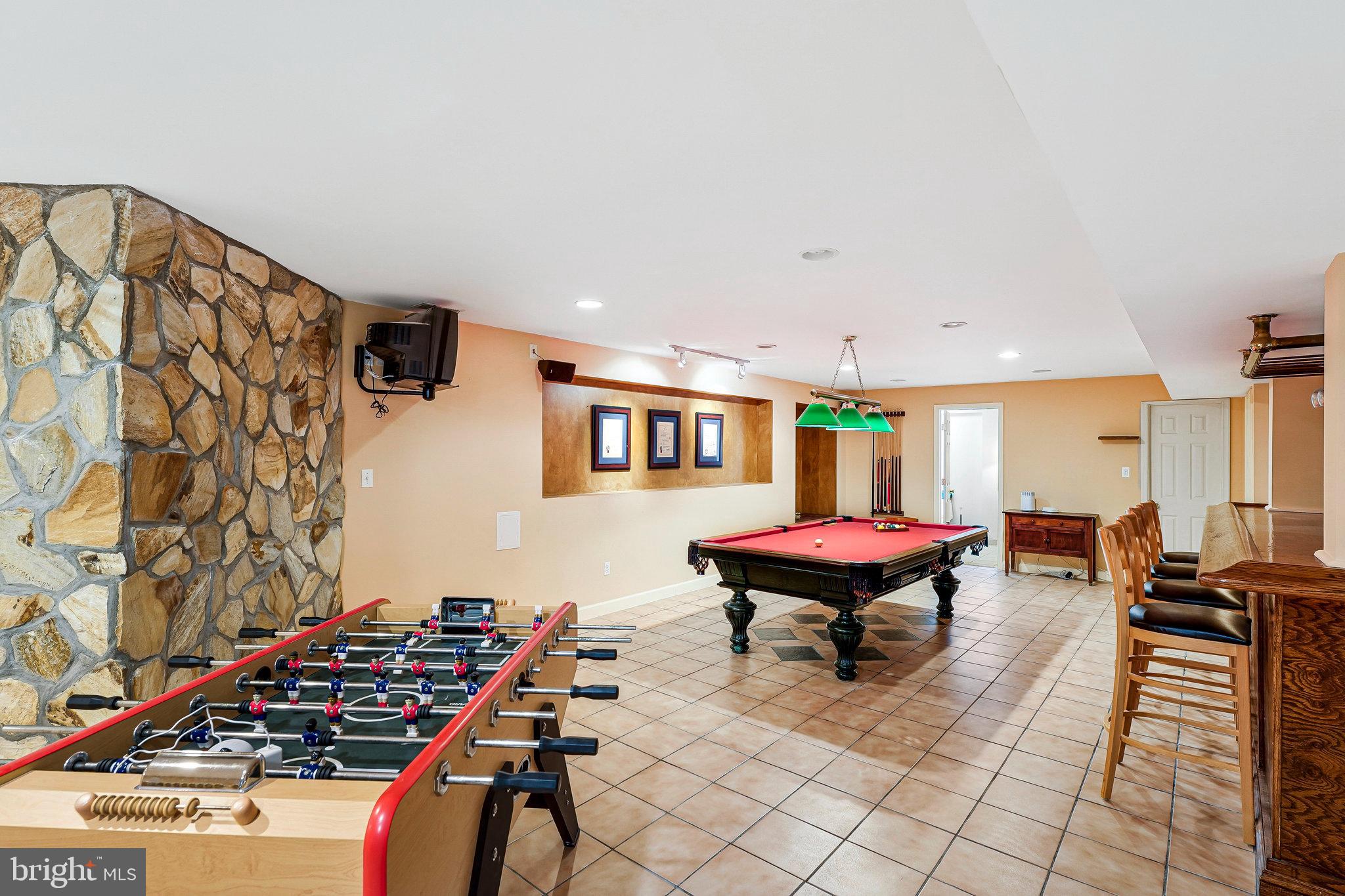 BURKE LAKE MEADOW - Residential