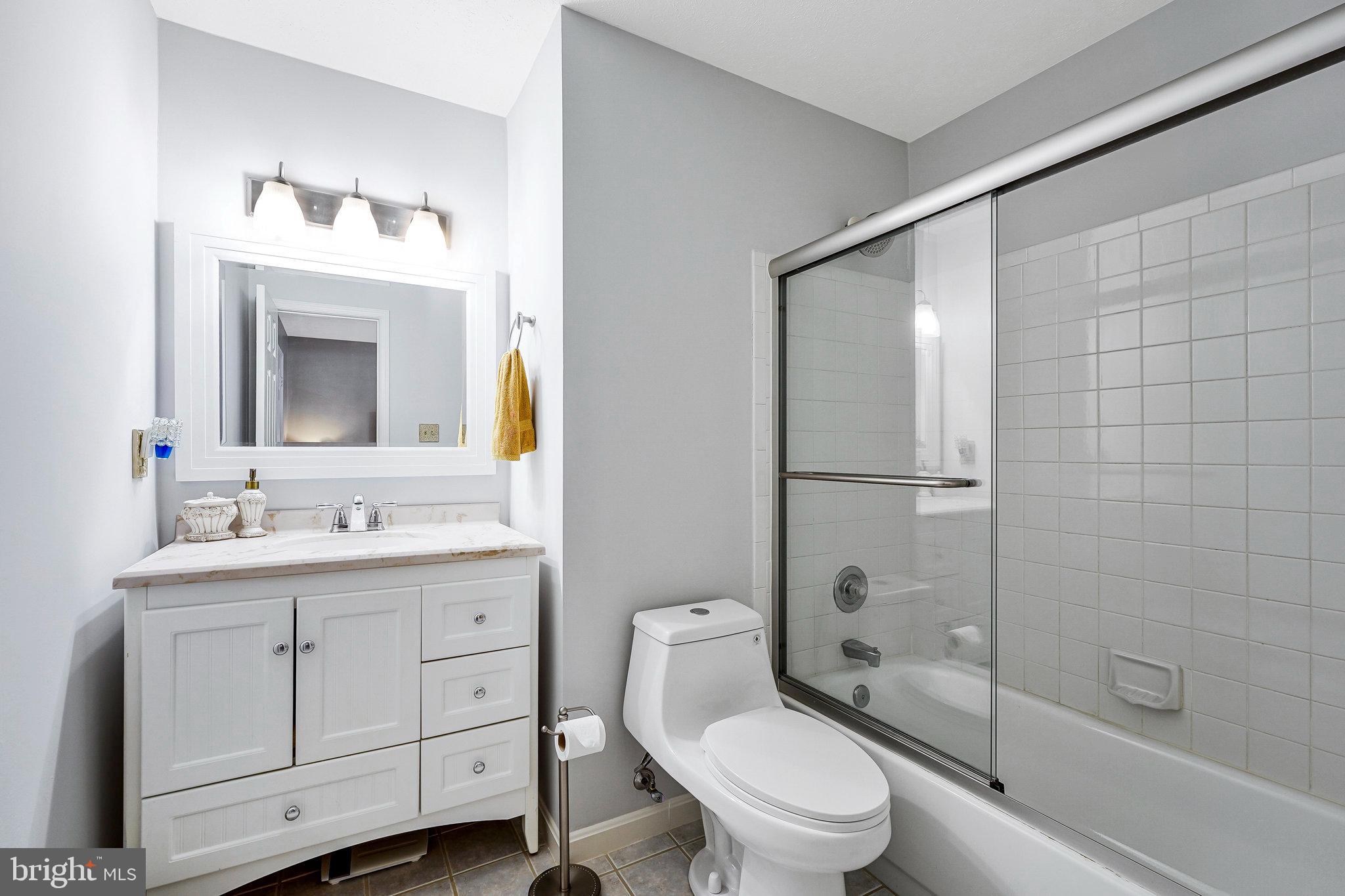 BURKE LAKE MEADOW - Residential