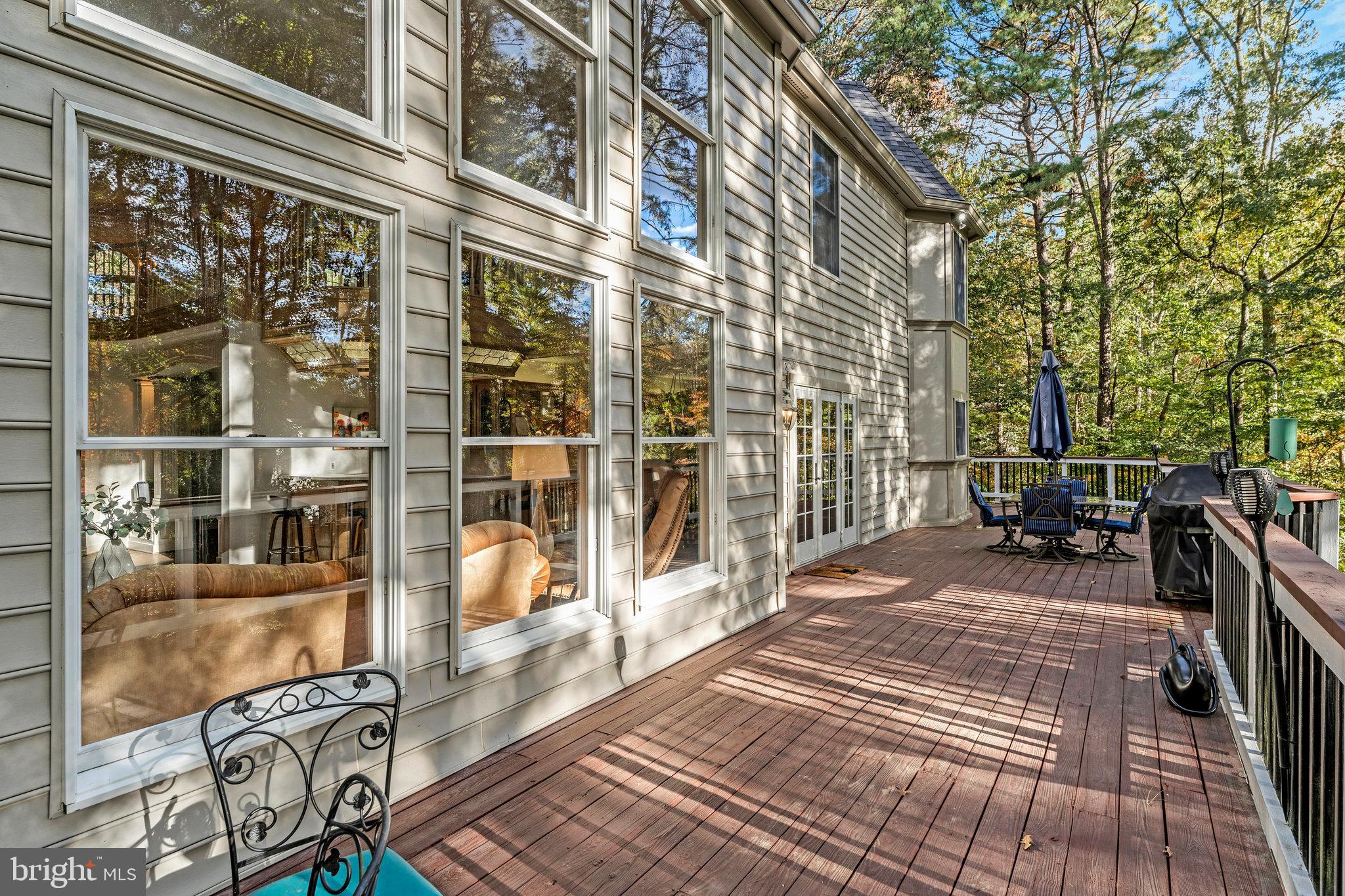 BURKE LAKE MEADOW - Residential