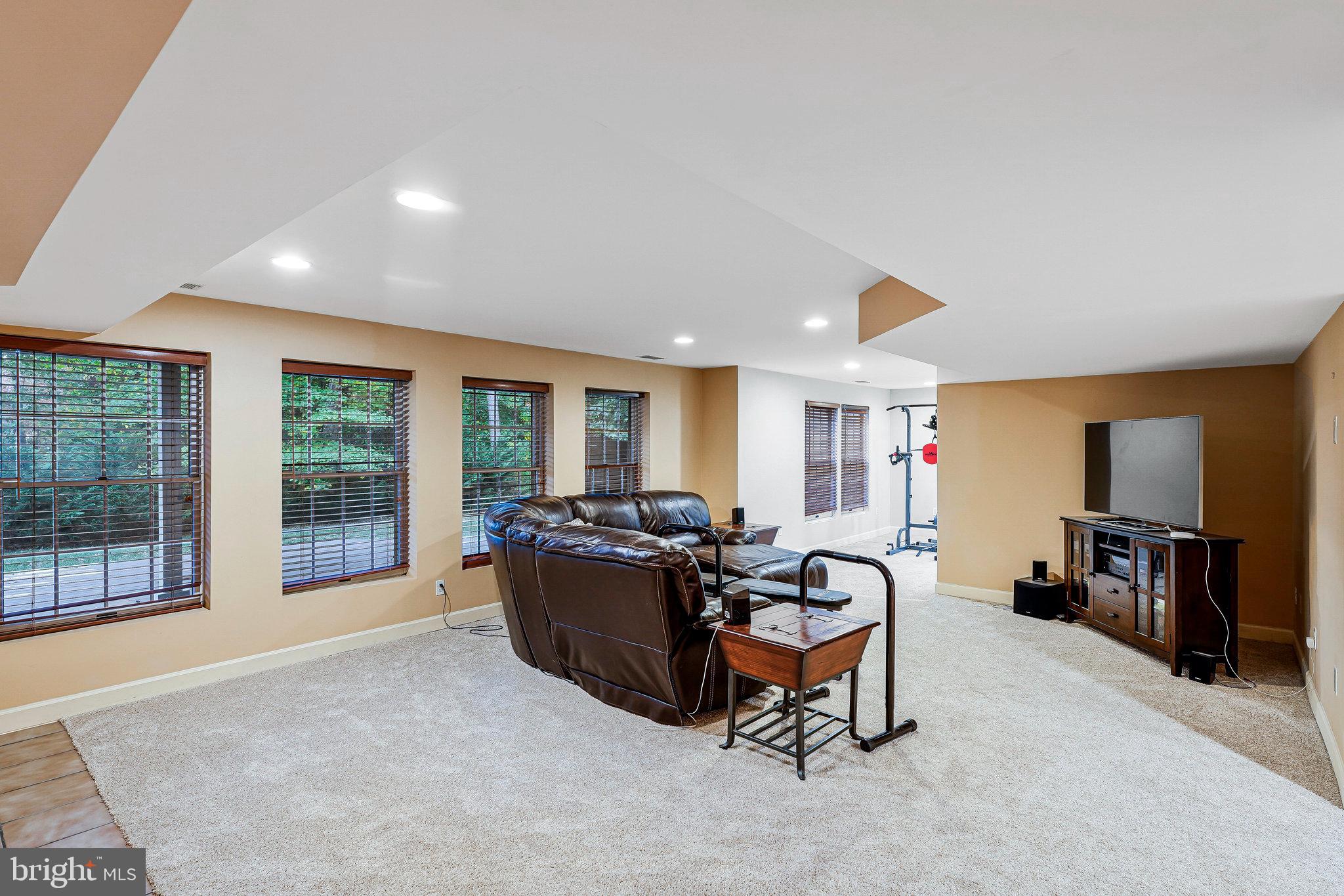 BURKE LAKE MEADOW - Residential